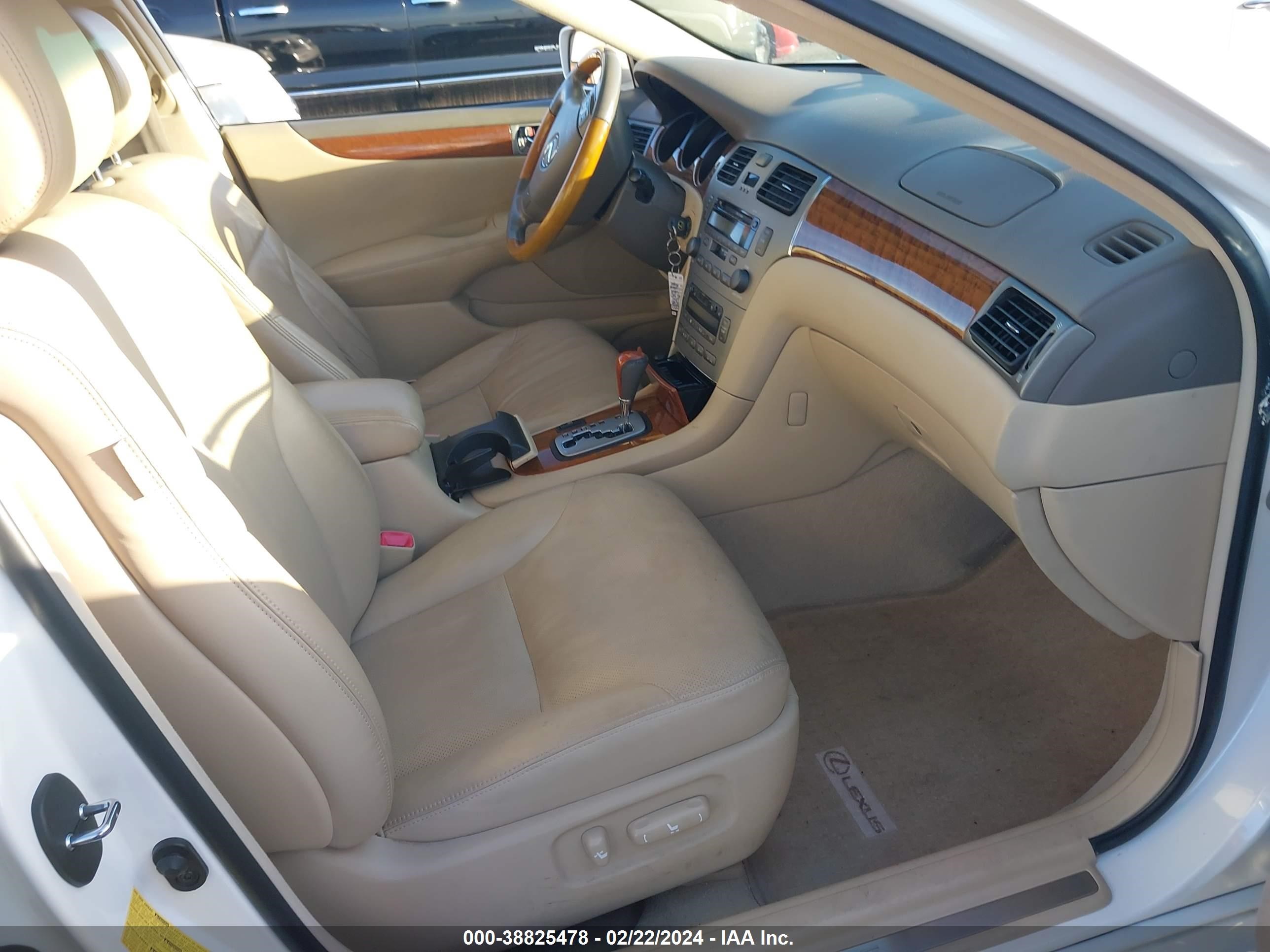 Photo 4 VIN: JTHBA30GX55080338 - LEXUS ES 