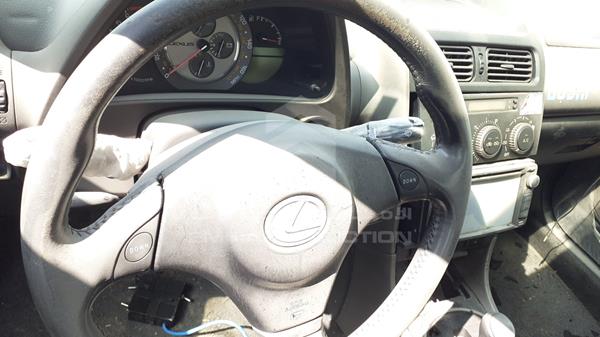 Photo 11 VIN: JTHBD182010015770 - LEXUS IS300 