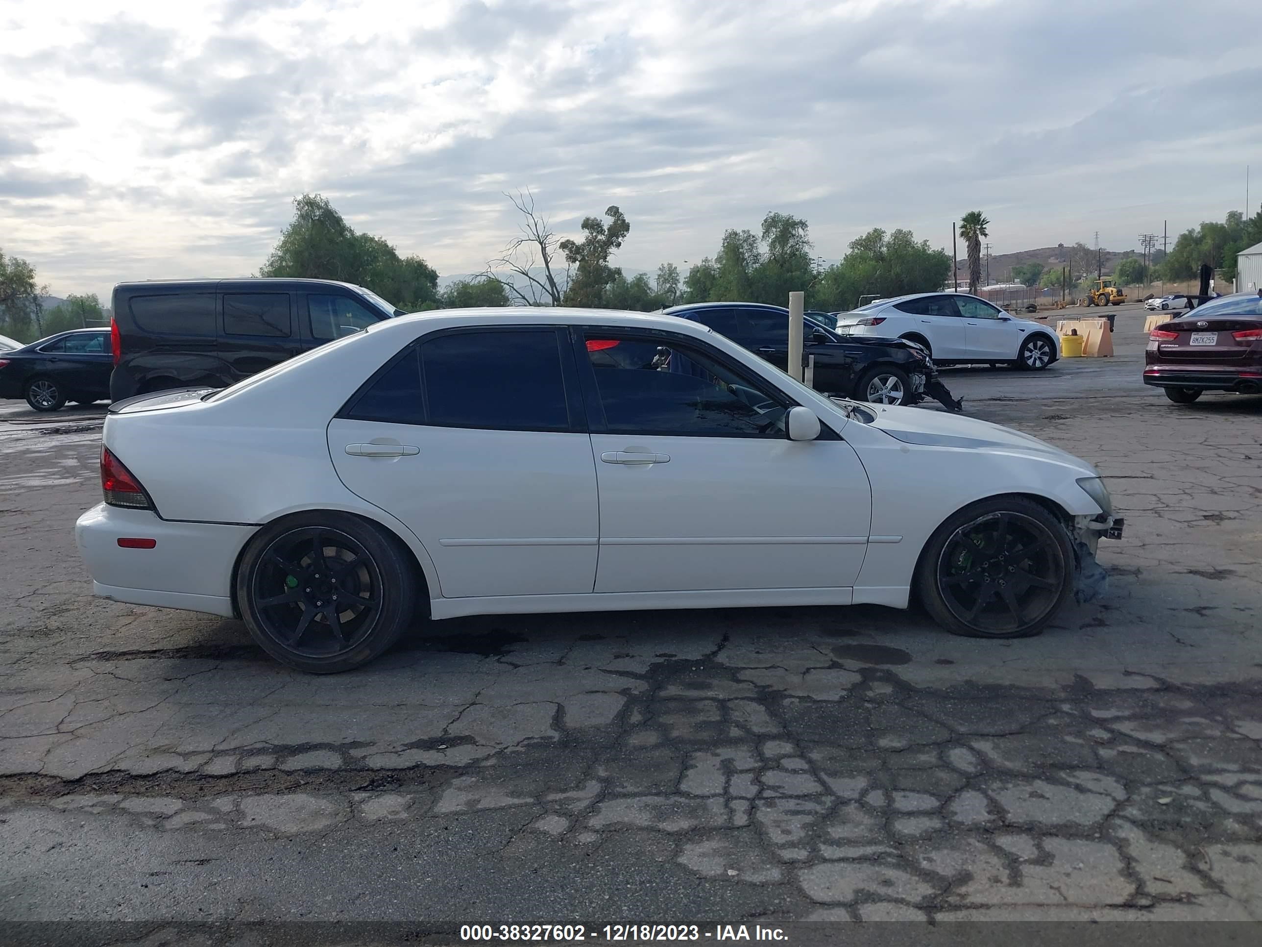 Photo 12 VIN: JTHBD182410022219 - LEXUS IS 