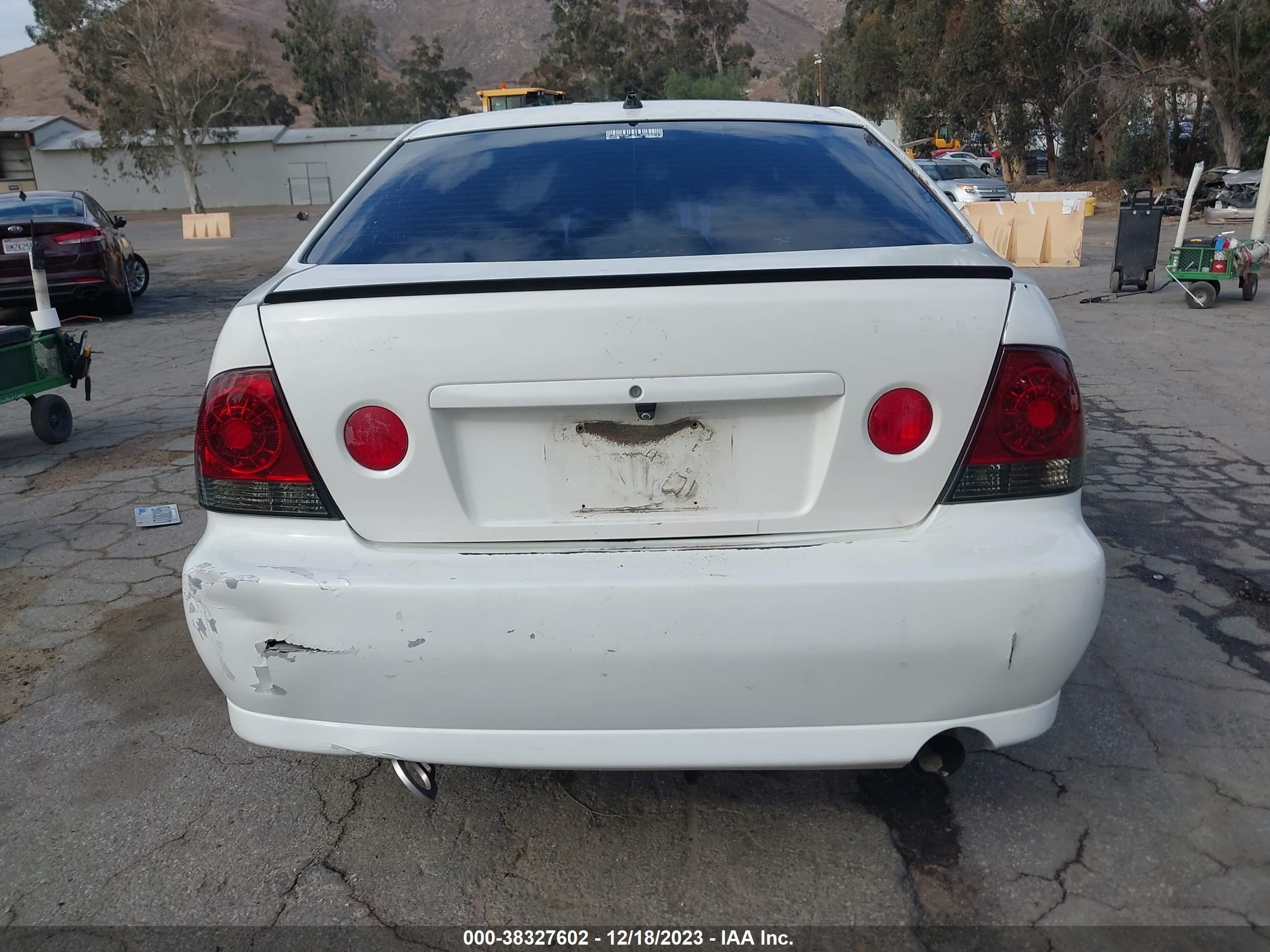 Photo 15 VIN: JTHBD182410022219 - LEXUS IS 