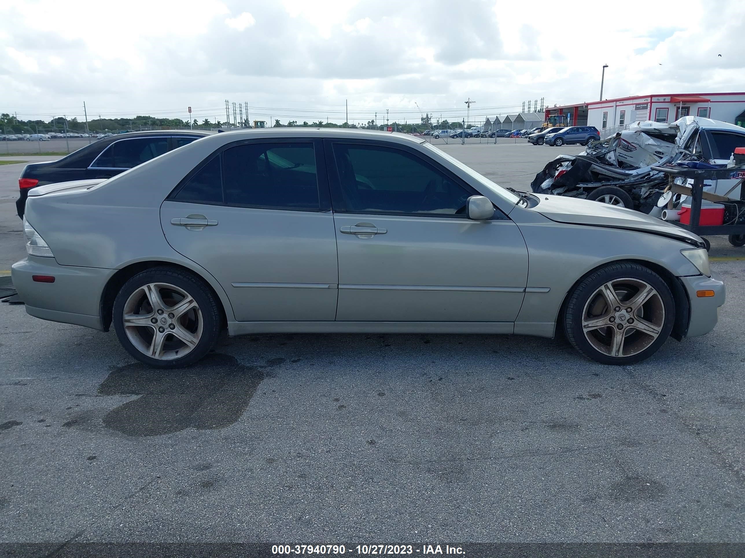 Photo 12 VIN: JTHBD192020053404 - LEXUS IS 