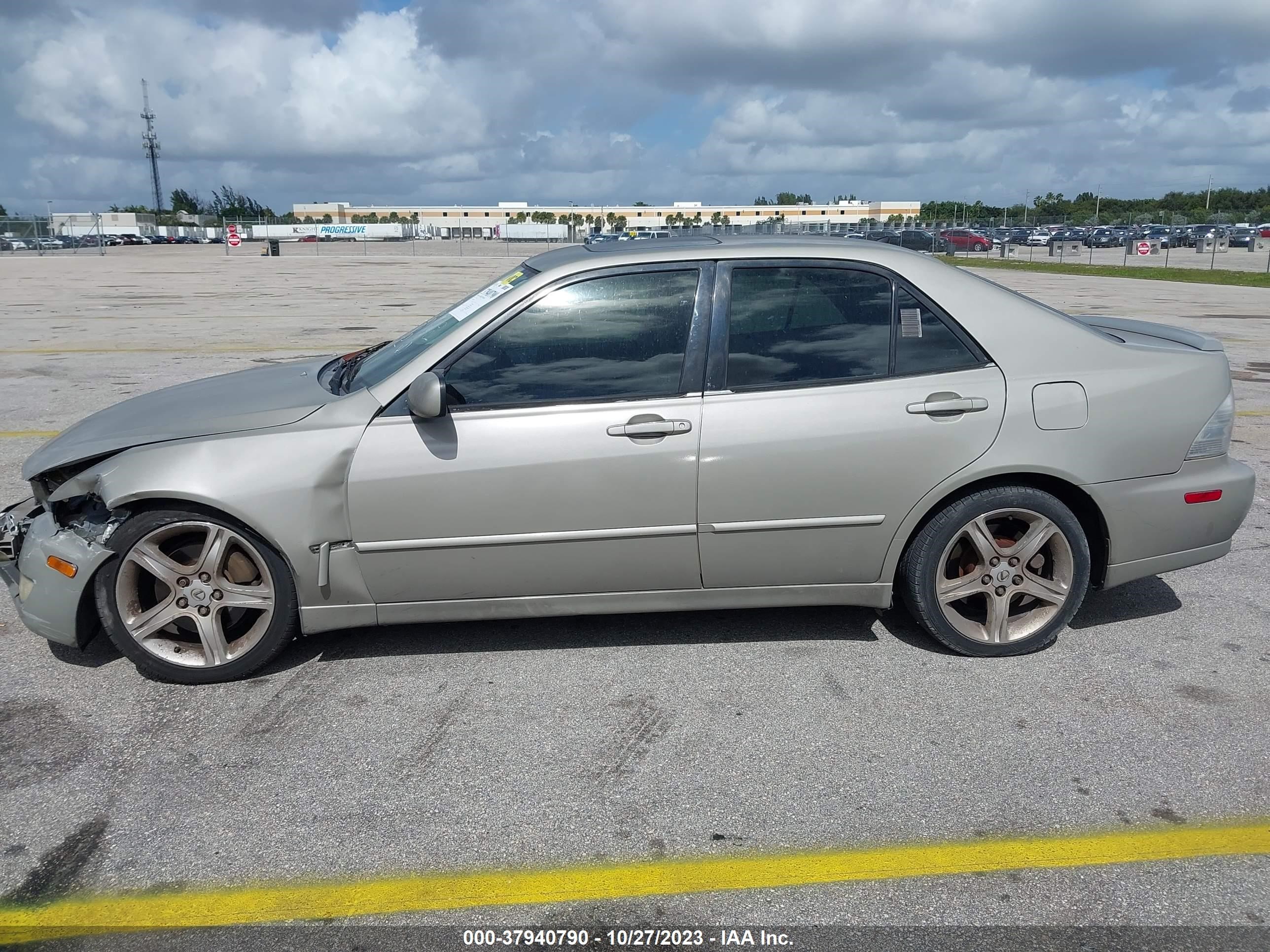 Photo 13 VIN: JTHBD192020053404 - LEXUS IS 