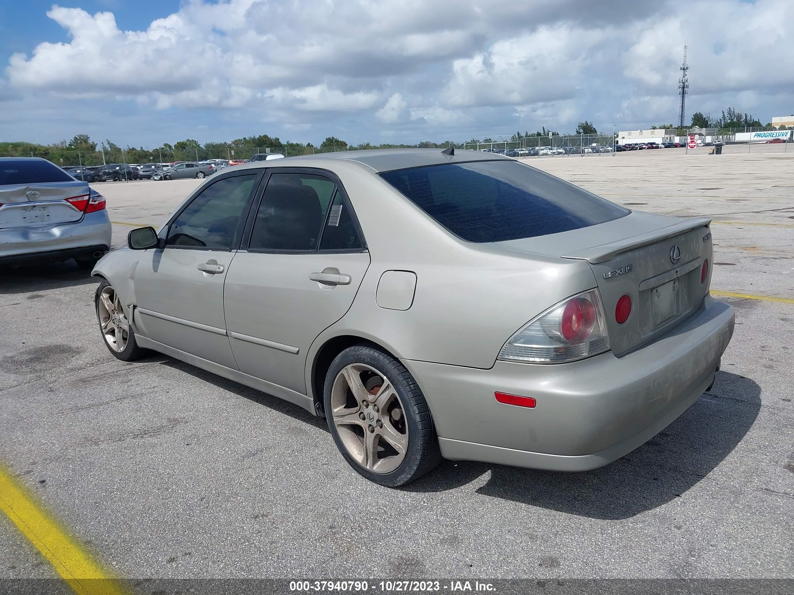 Photo 2 VIN: JTHBD192020053404 - LEXUS IS 