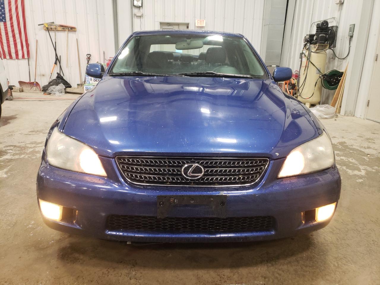 Photo 4 VIN: JTHBD192220051900 - LEXUS IS 