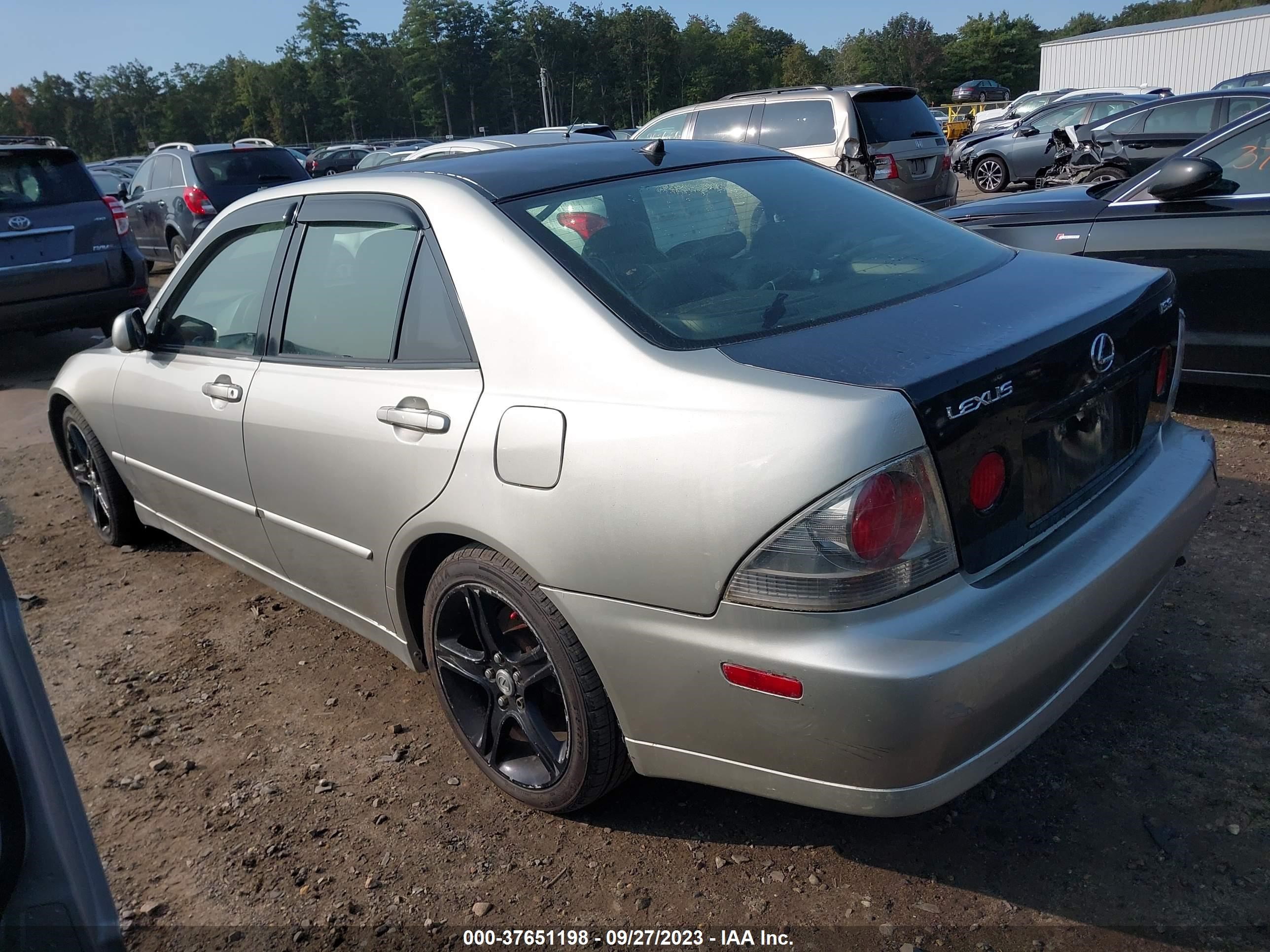 Photo 2 VIN: JTHBD192220056157 - LEXUS IS 