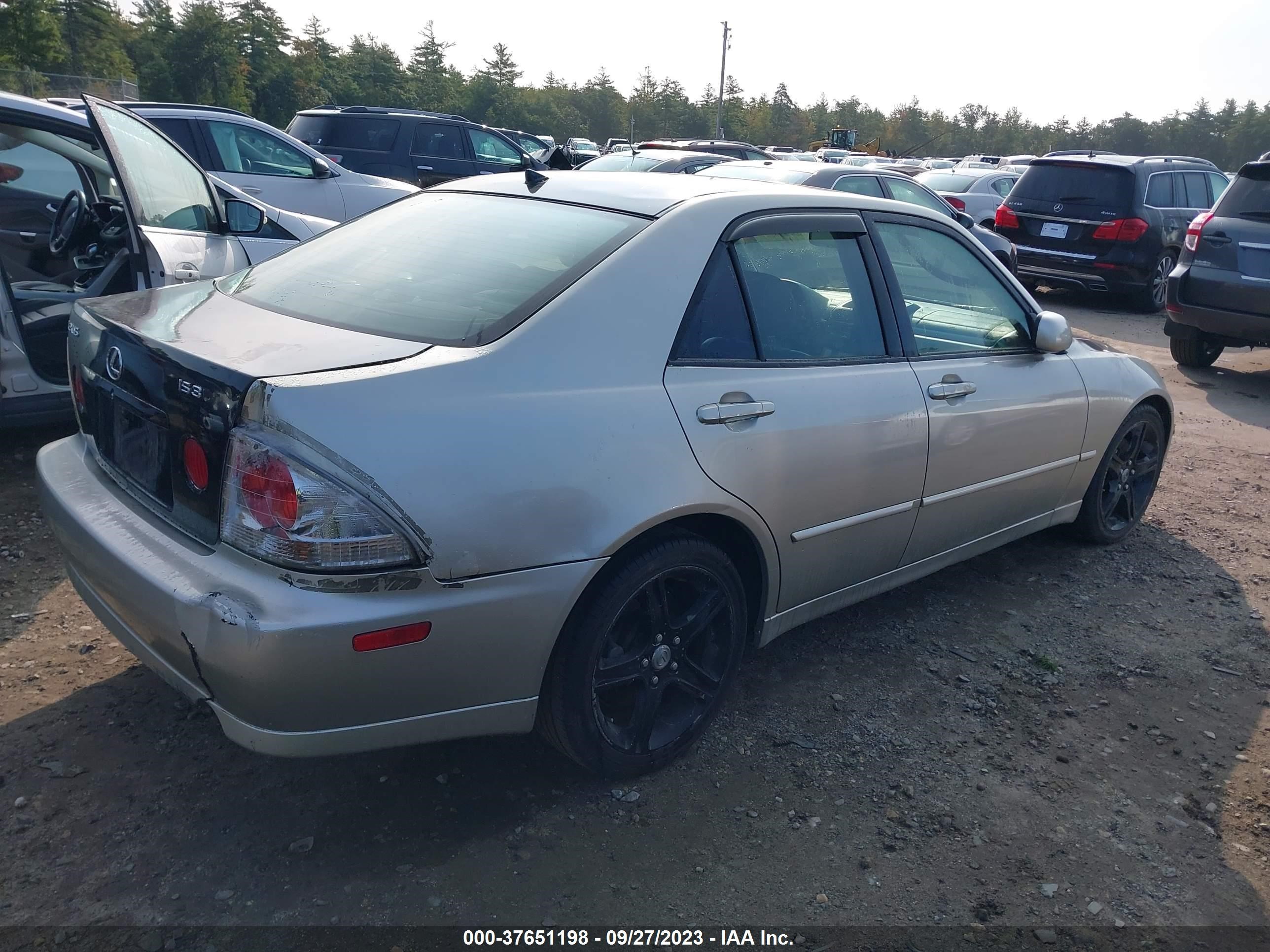 Photo 3 VIN: JTHBD192220056157 - LEXUS IS 