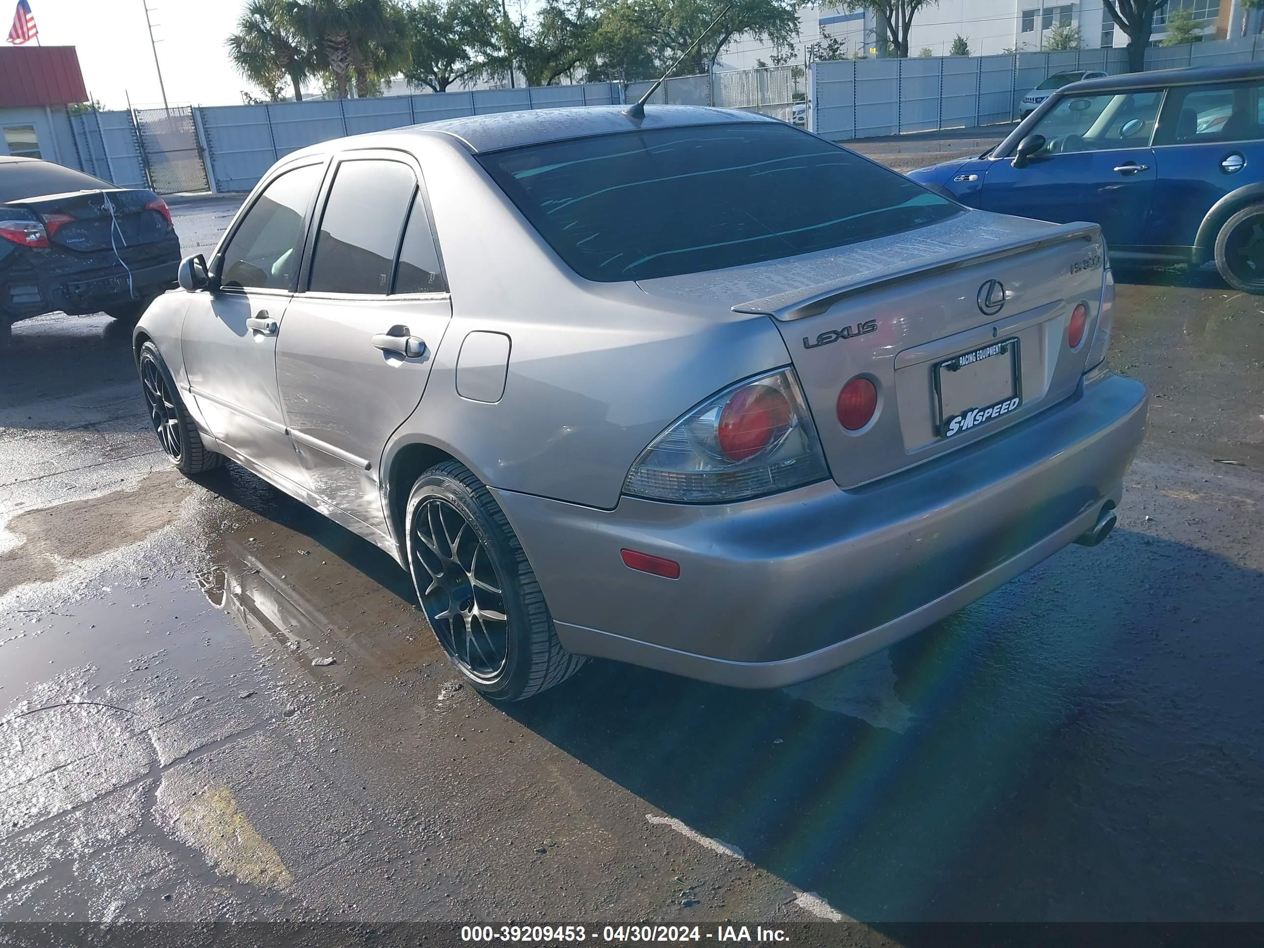 Photo 2 VIN: JTHBD192230078306 - LEXUS IS 