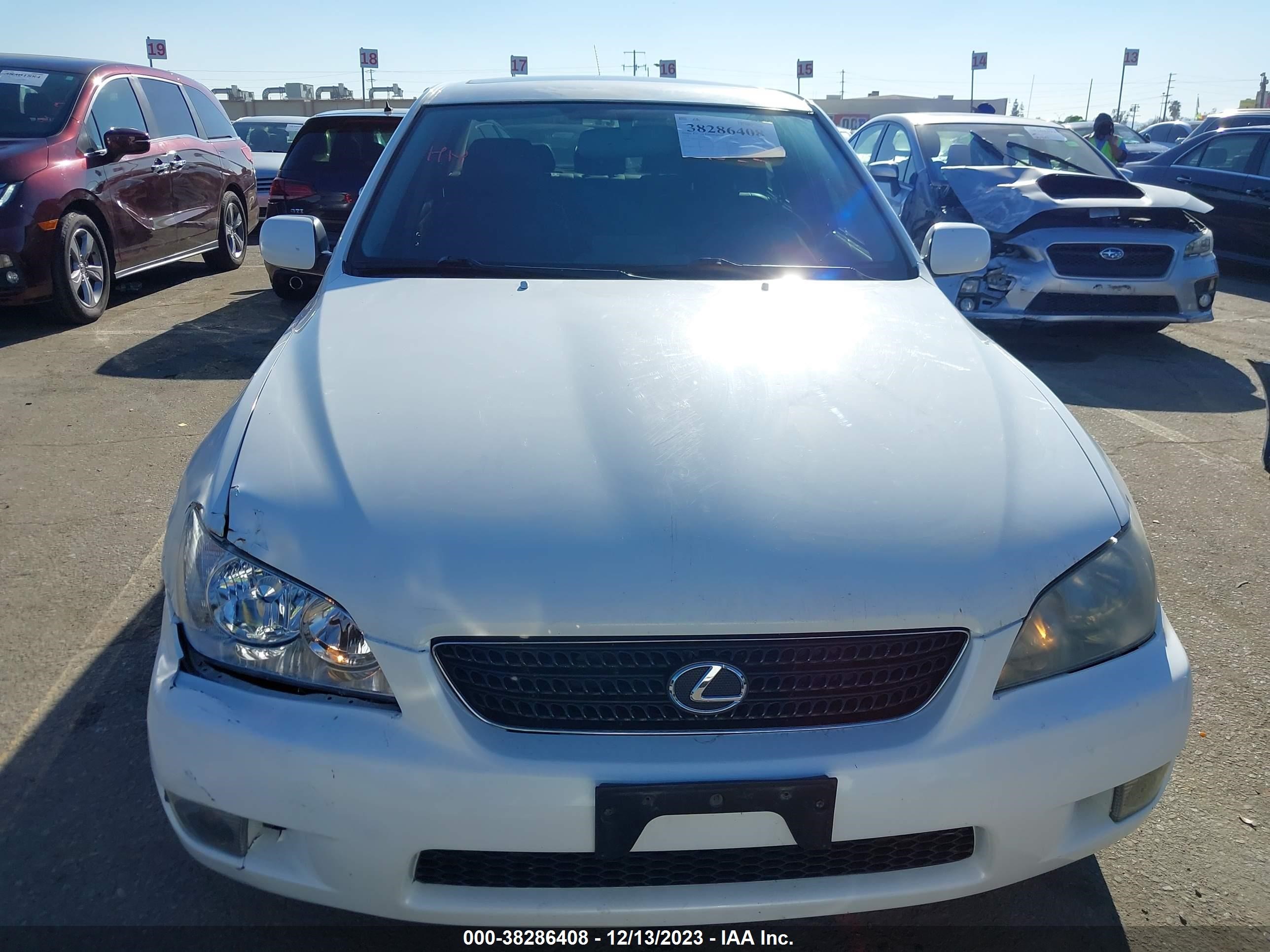 Photo 12 VIN: JTHBD192340085878 - LEXUS IS 