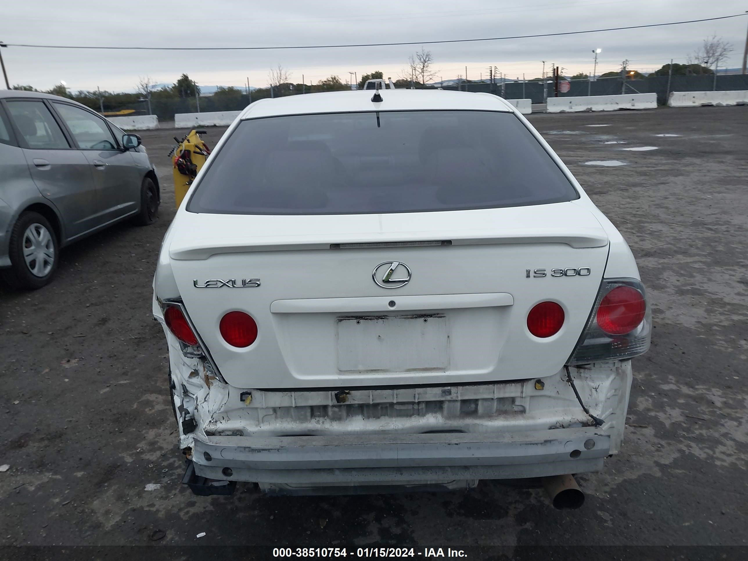 Photo 16 VIN: JTHBD192350100381 - LEXUS IS 