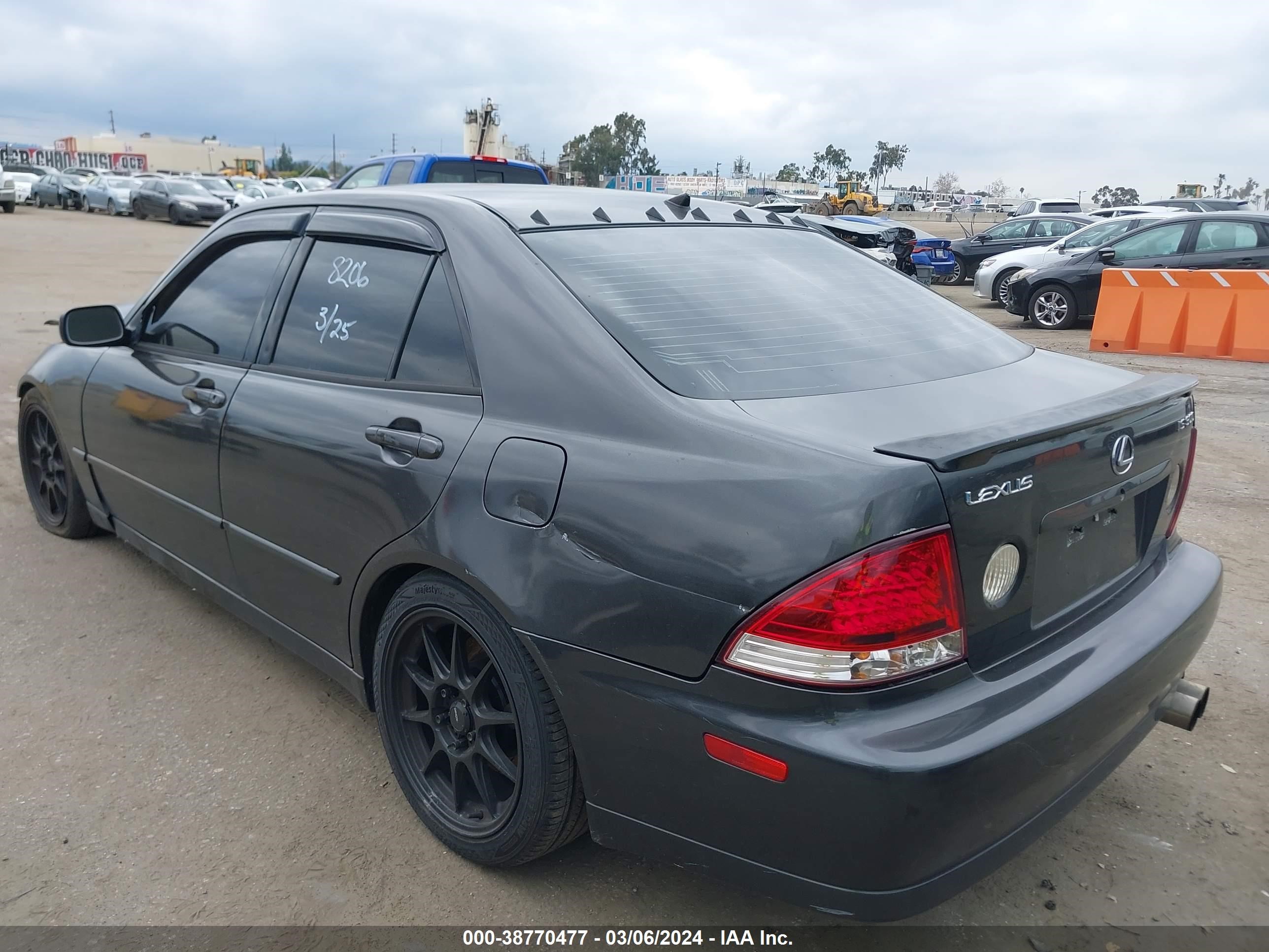 Photo 2 VIN: JTHBD192420048206 - LEXUS IS 