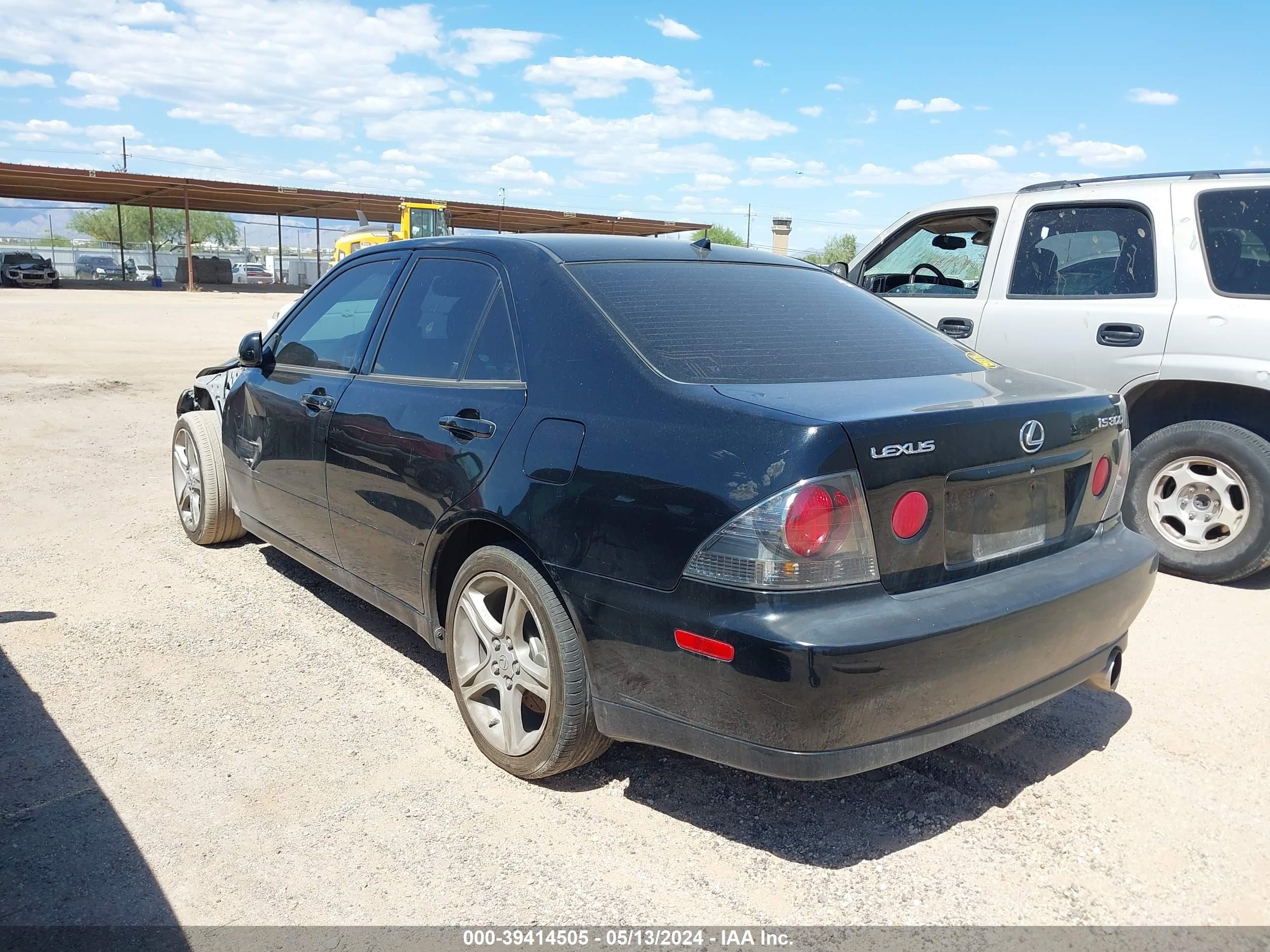 Photo 2 VIN: JTHBD192720059989 - LEXUS IS 