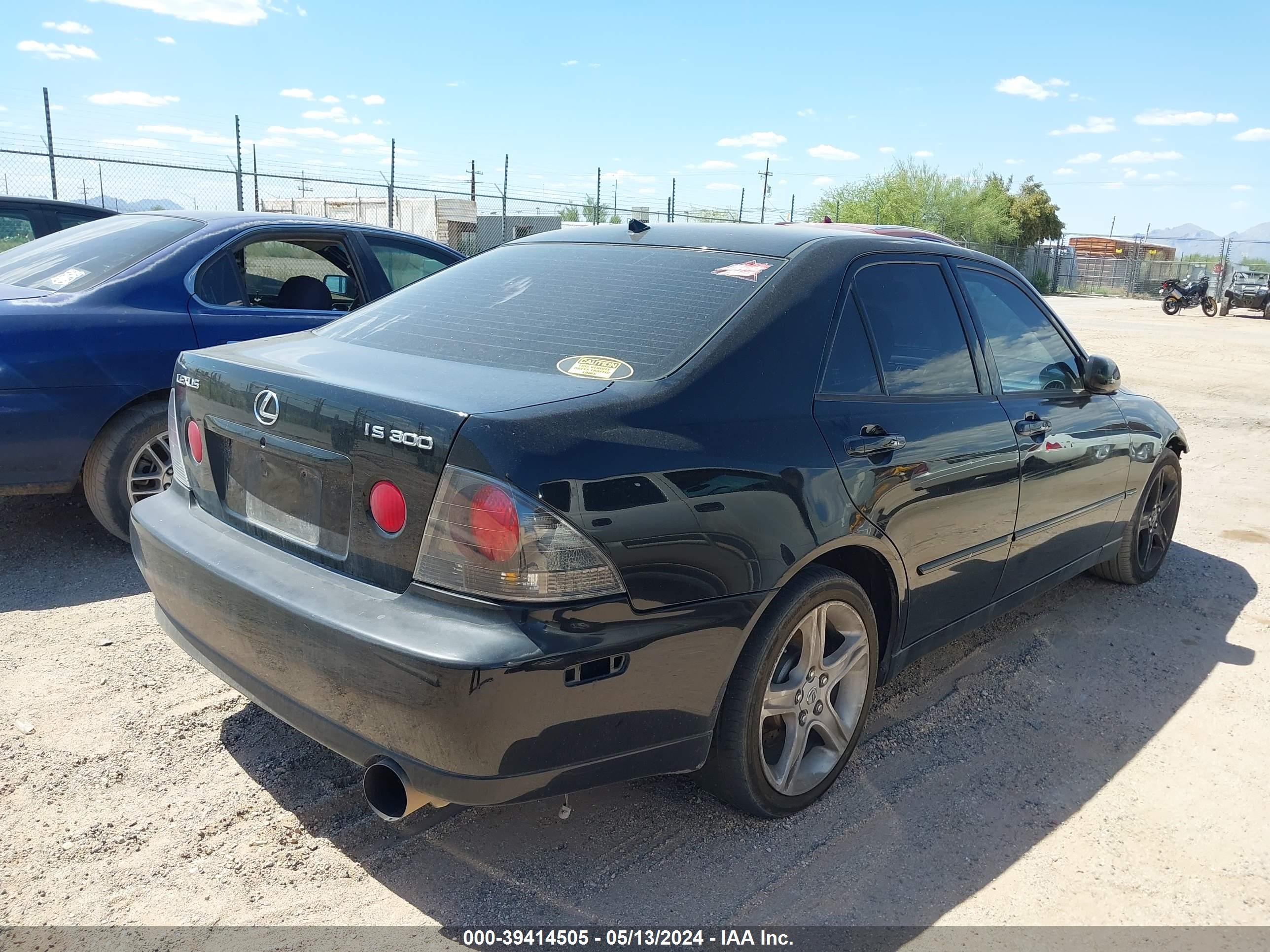 Photo 3 VIN: JTHBD192720059989 - LEXUS IS 