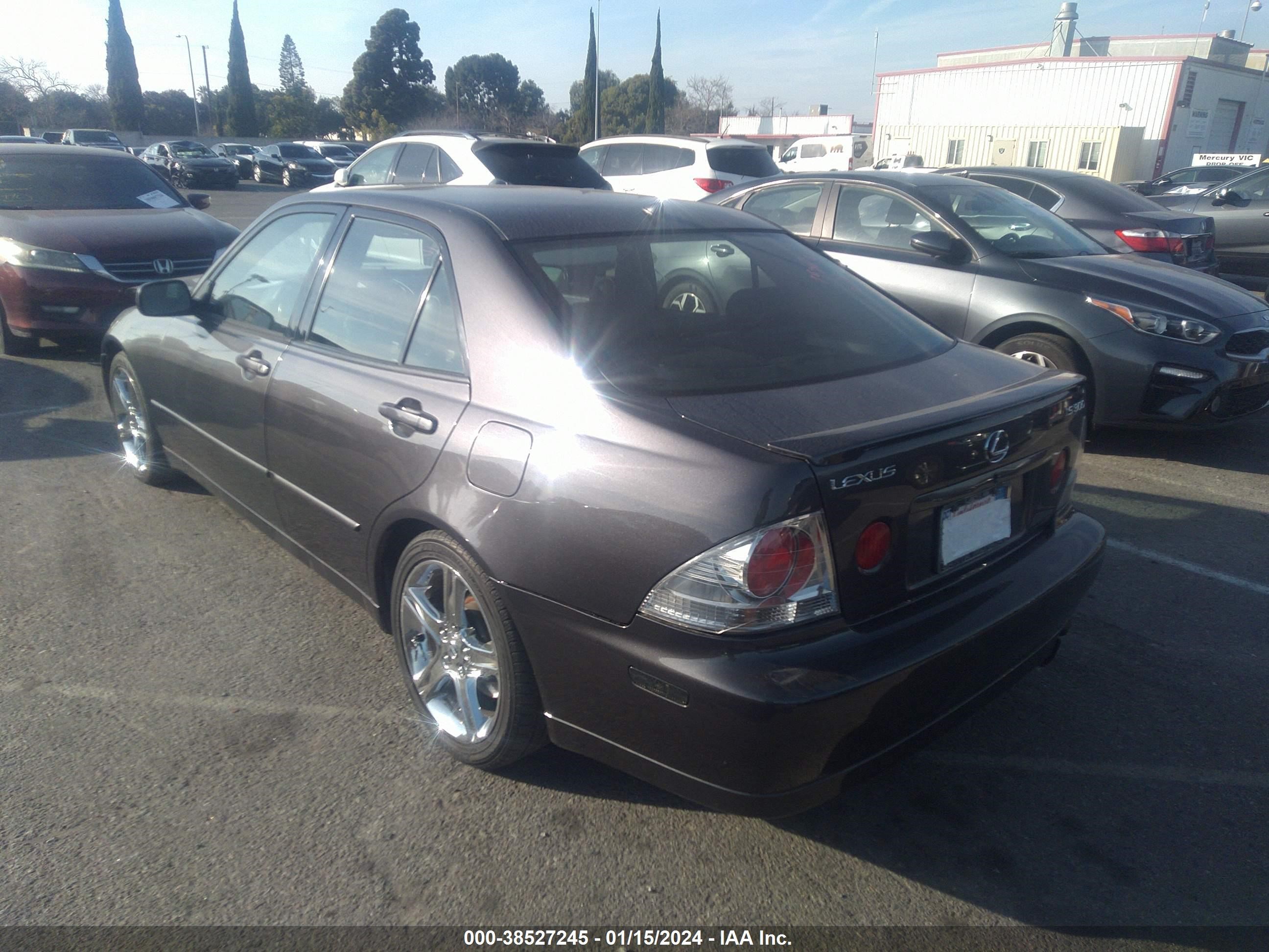 Photo 2 VIN: JTHBD192740083521 - LEXUS IS 