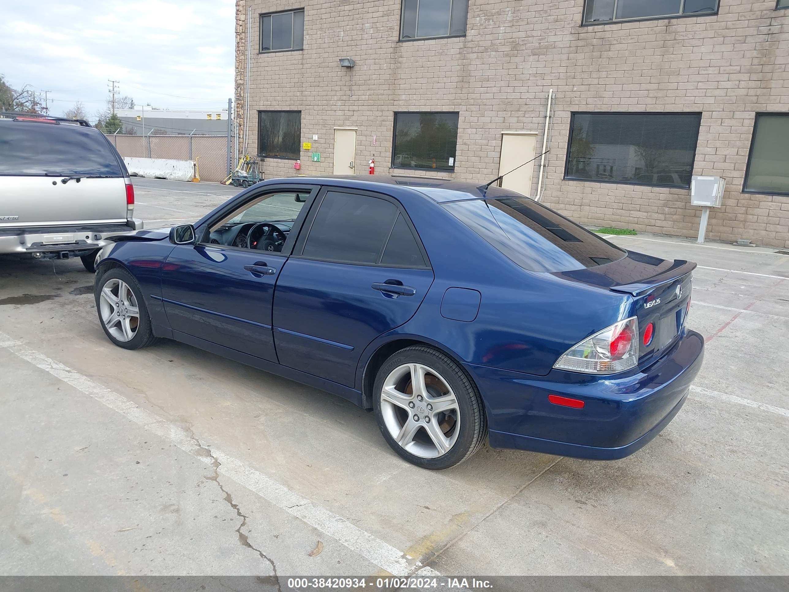 Photo 2 VIN: JTHBD192750097923 - LEXUS IS 