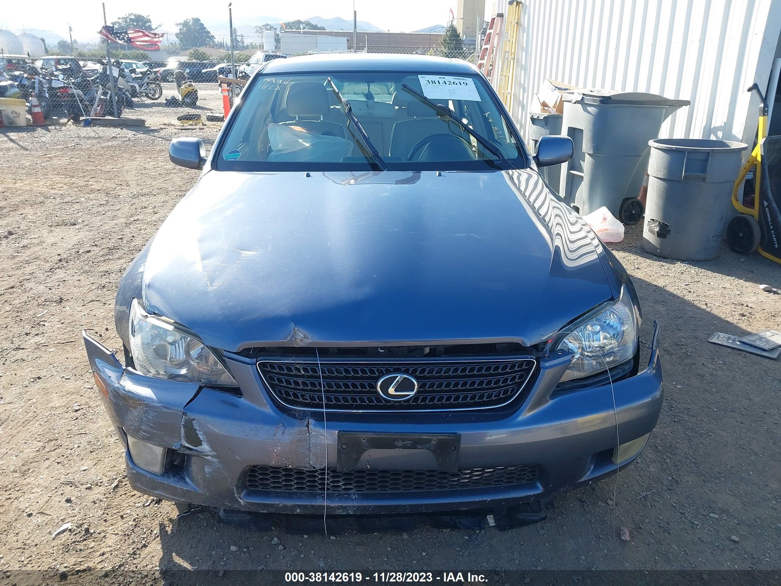 Photo 11 VIN: JTHBD192750098991 - LEXUS IS 