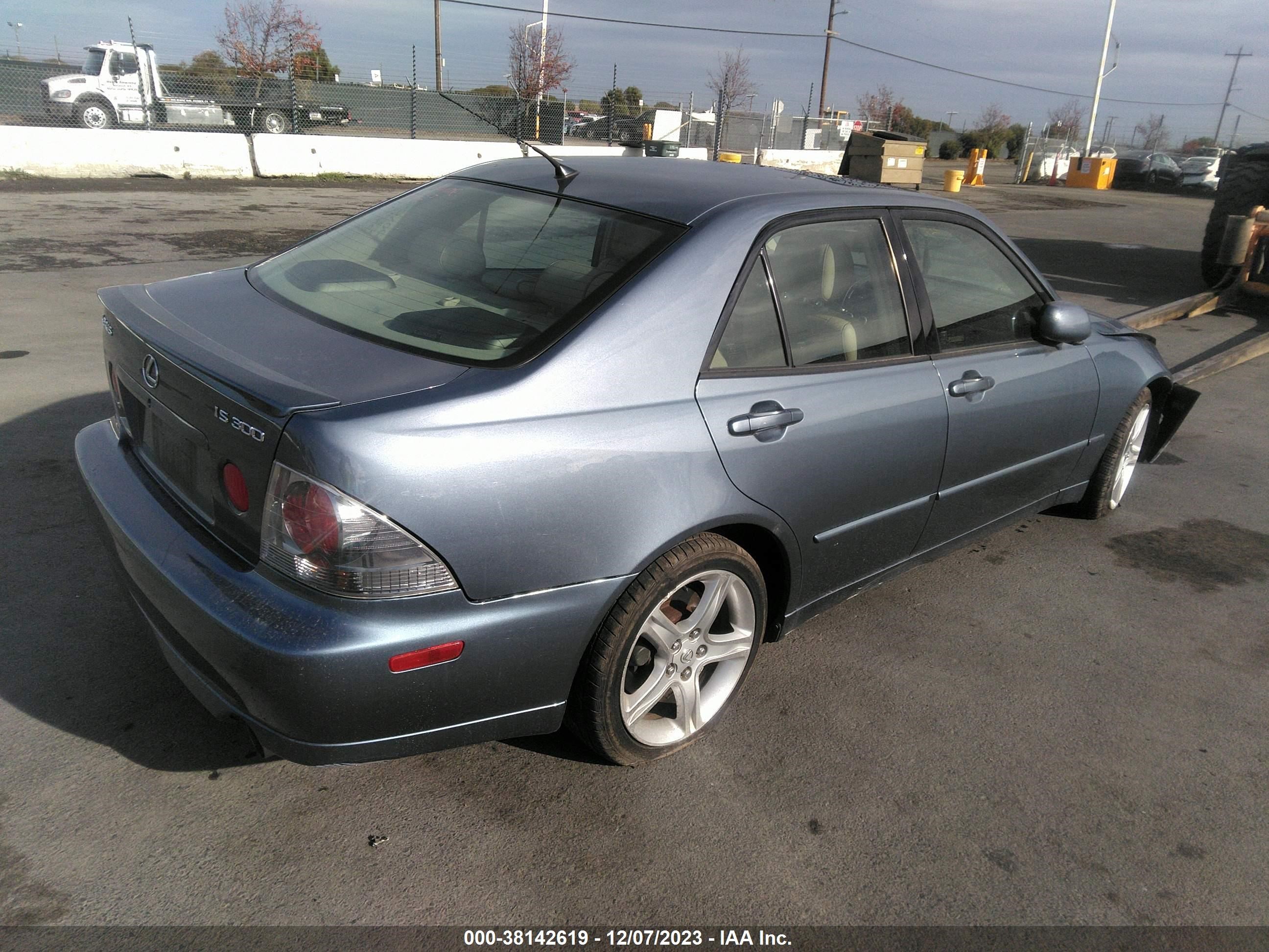 Photo 3 VIN: JTHBD192750098991 - LEXUS IS 