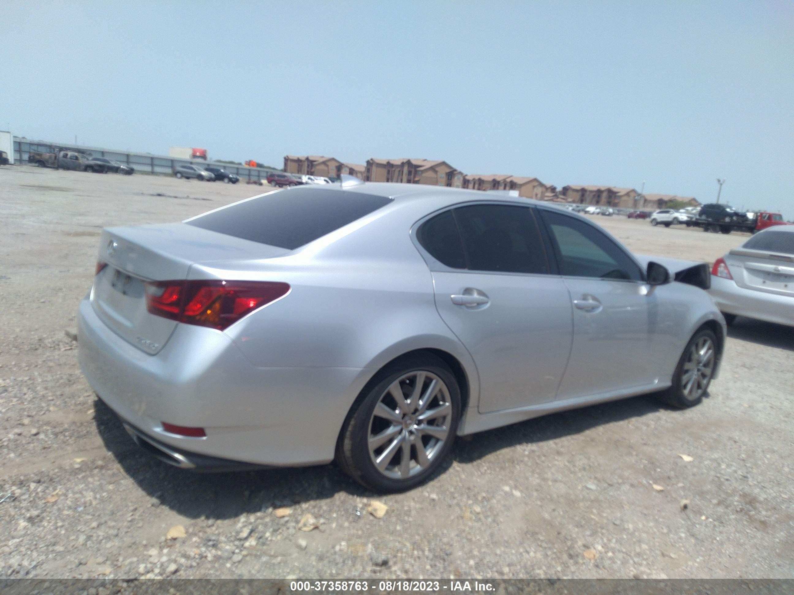 Photo 3 VIN: JTHBE1BL2FA016869 - LEXUS GS 