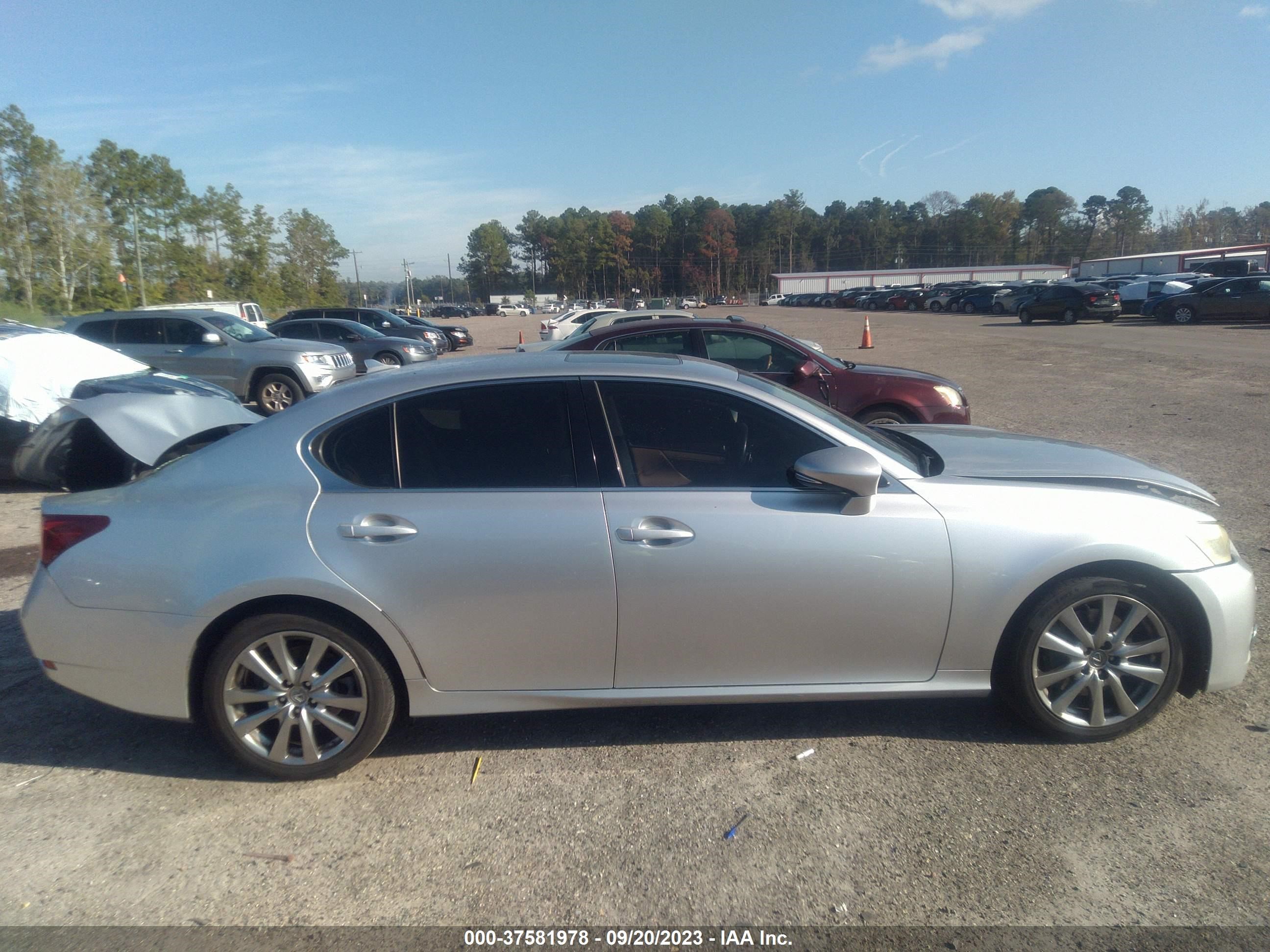 Photo 11 VIN: JTHBE1BL3D5015011 - LEXUS GS 