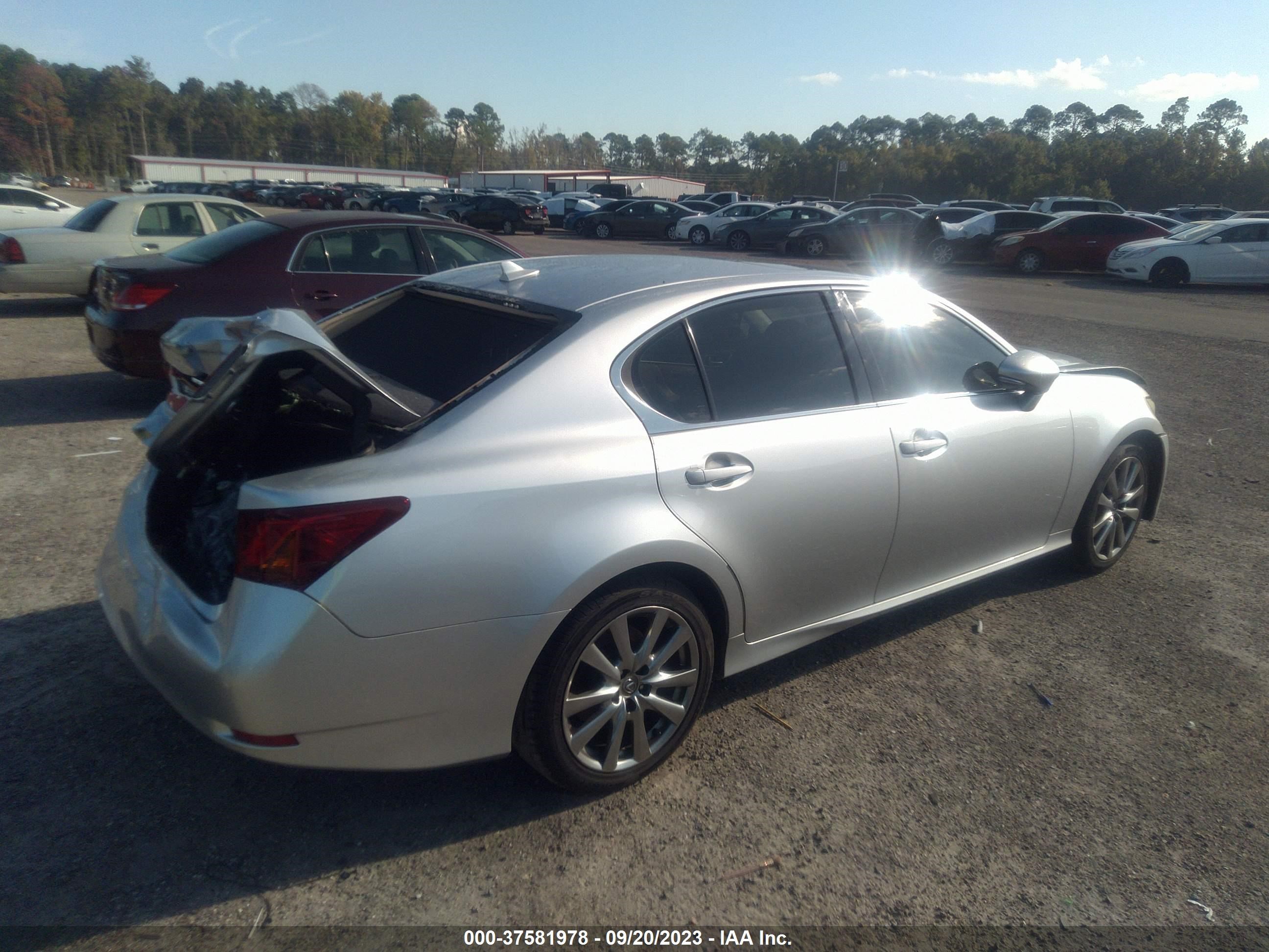 Photo 3 VIN: JTHBE1BL3D5015011 - LEXUS GS 