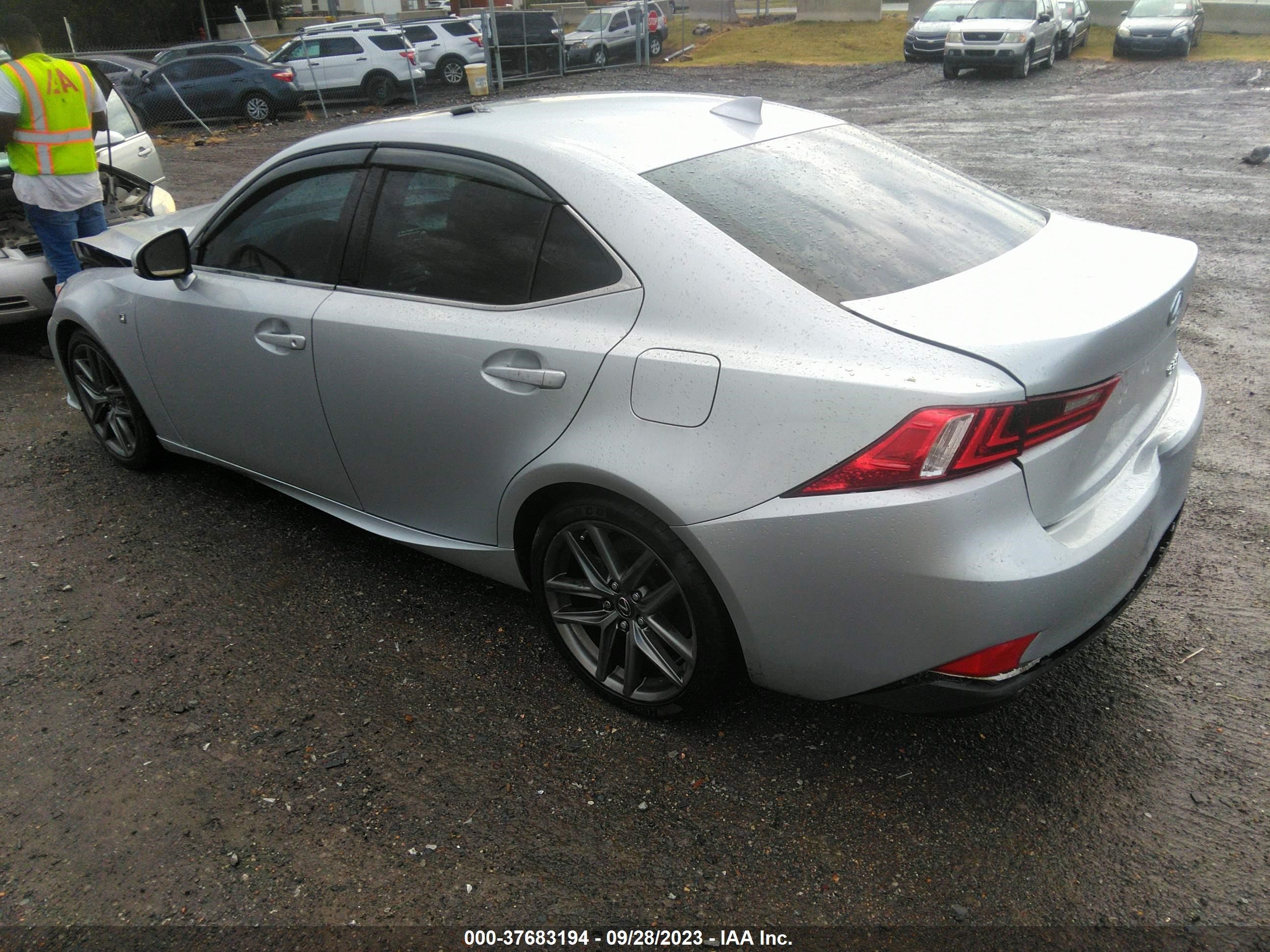 Photo 2 VIN: JTHBE1D22E5005513 - LEXUS IS 