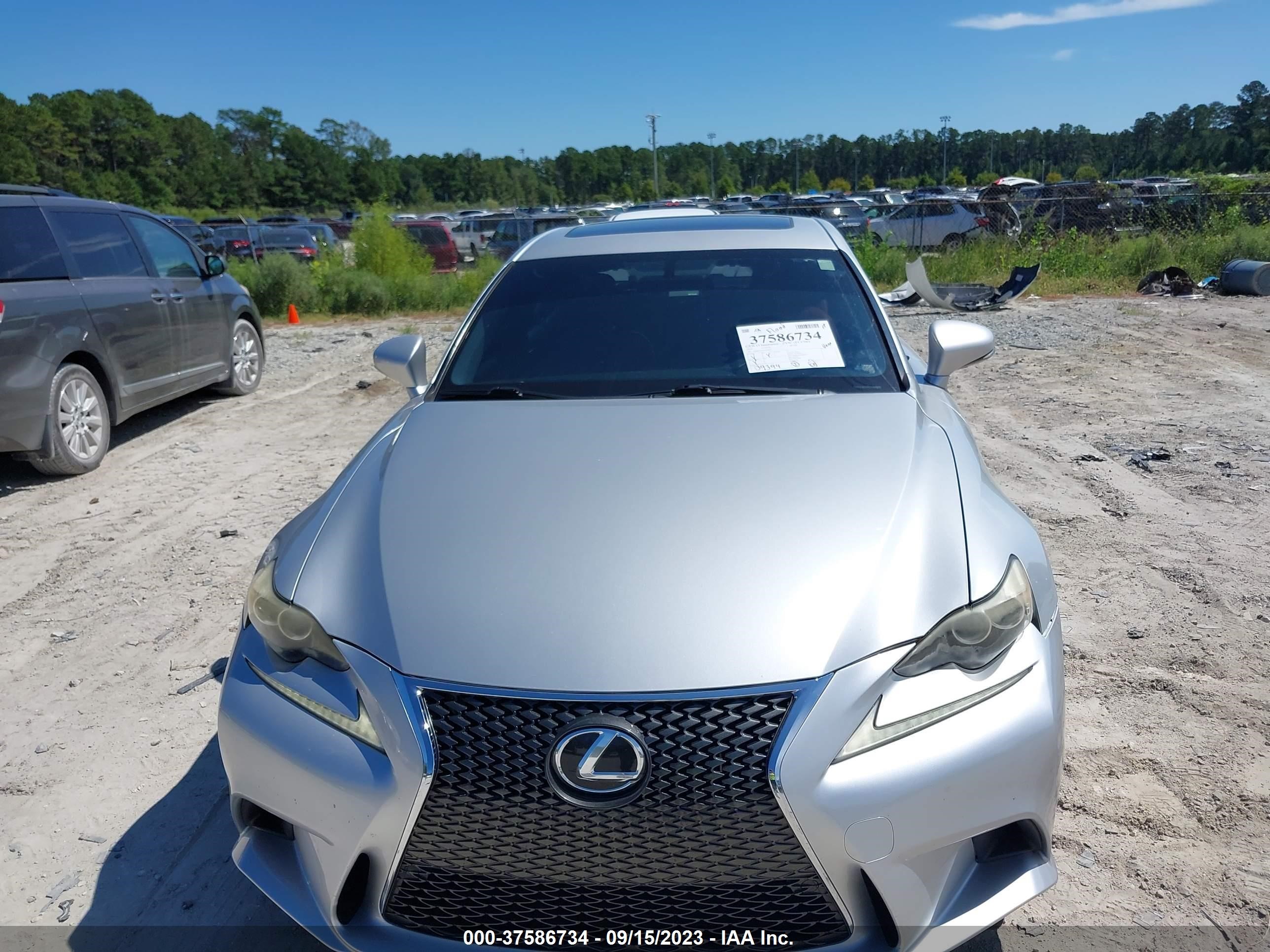 Photo 5 VIN: JTHBE1D26E5009211 - LEXUS IS 