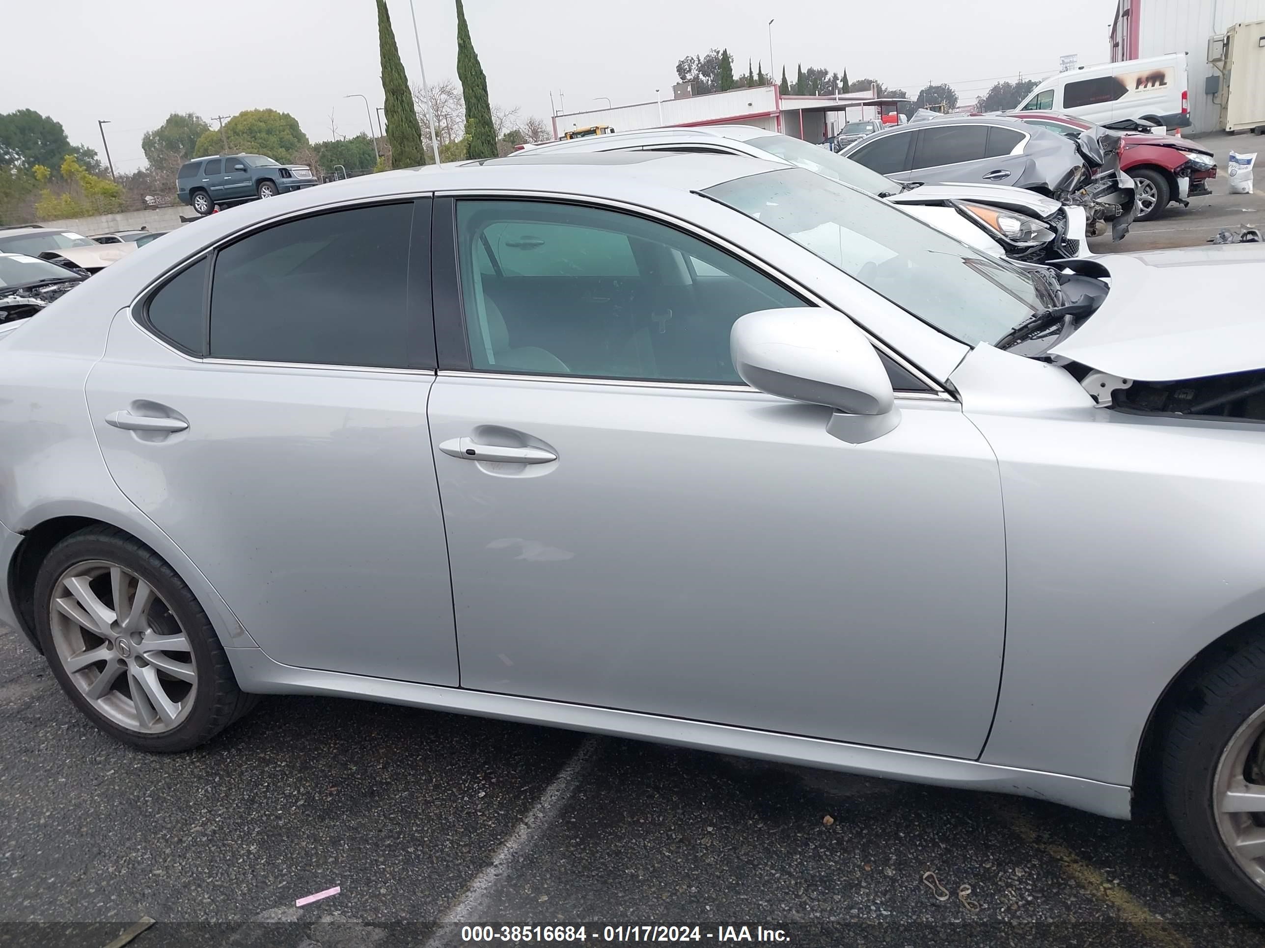 Photo 12 VIN: JTHBE262065001755 - LEXUS IS 