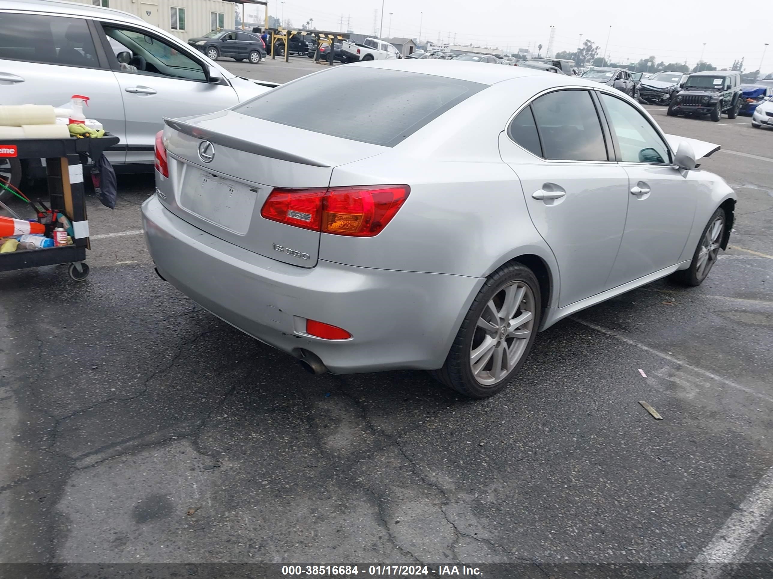 Photo 3 VIN: JTHBE262065001755 - LEXUS IS 