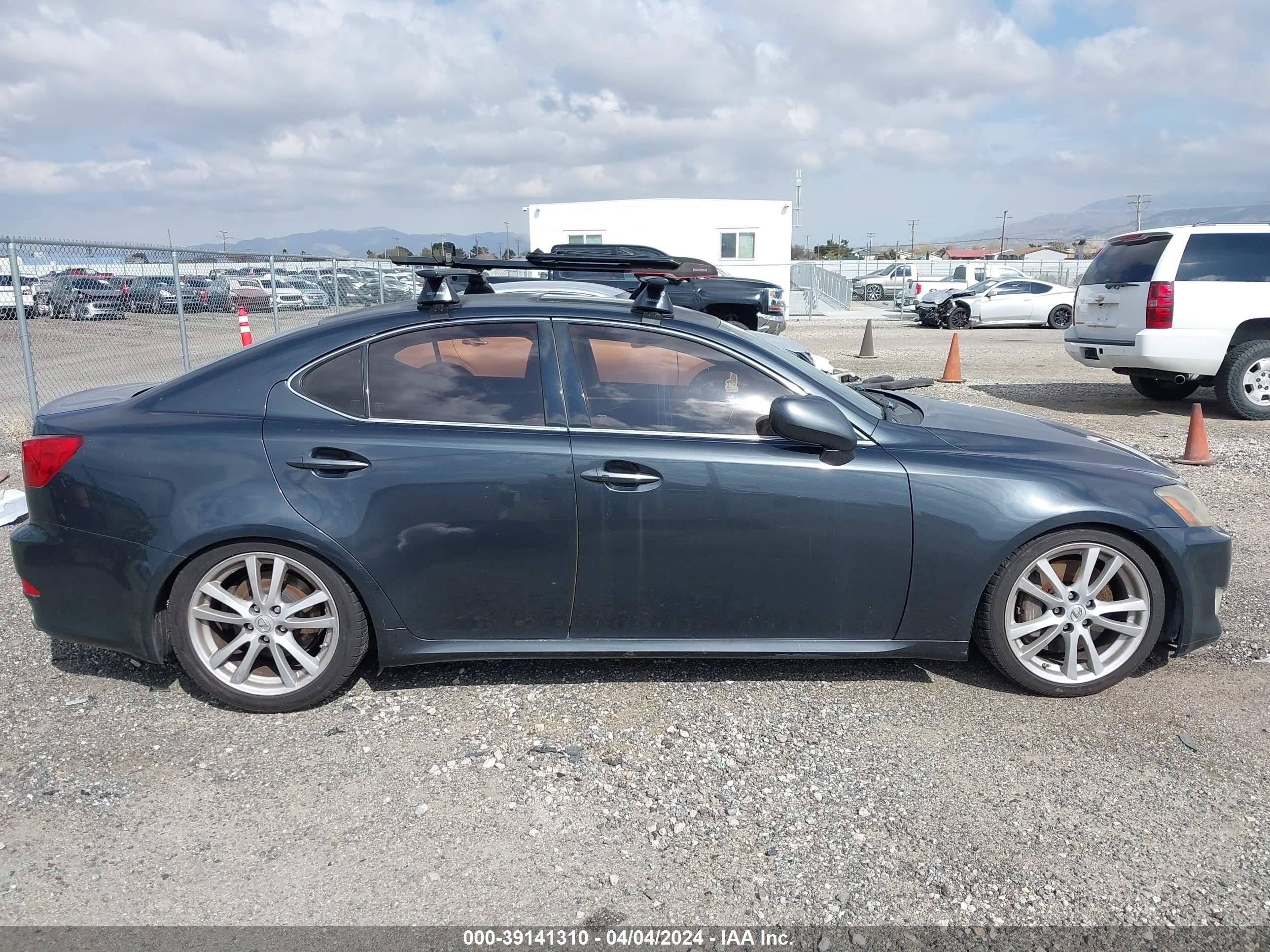 Photo 11 VIN: JTHBE262065009726 - LEXUS IS 