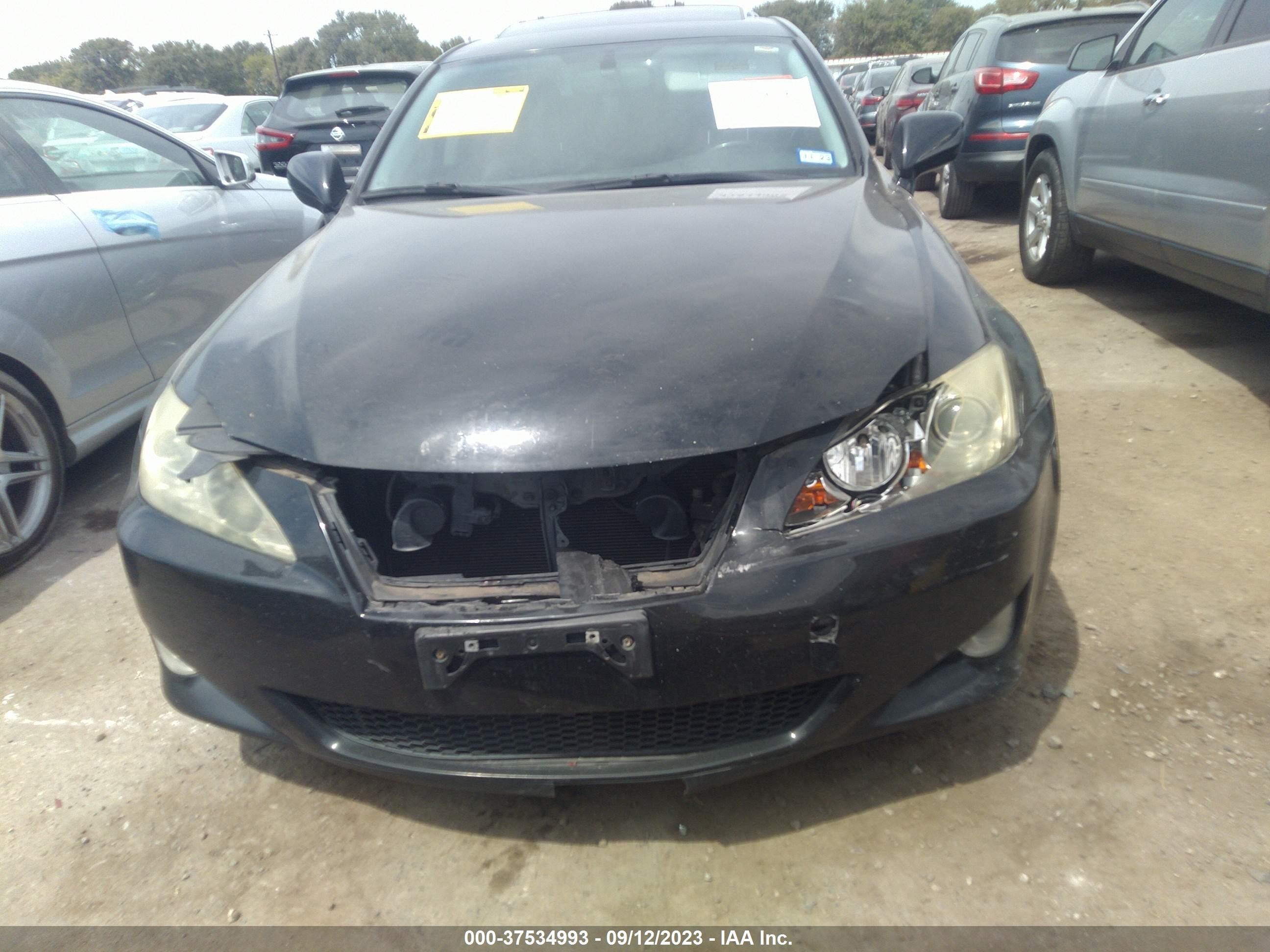 Photo 12 VIN: JTHBE262082013683 - LEXUS IS 