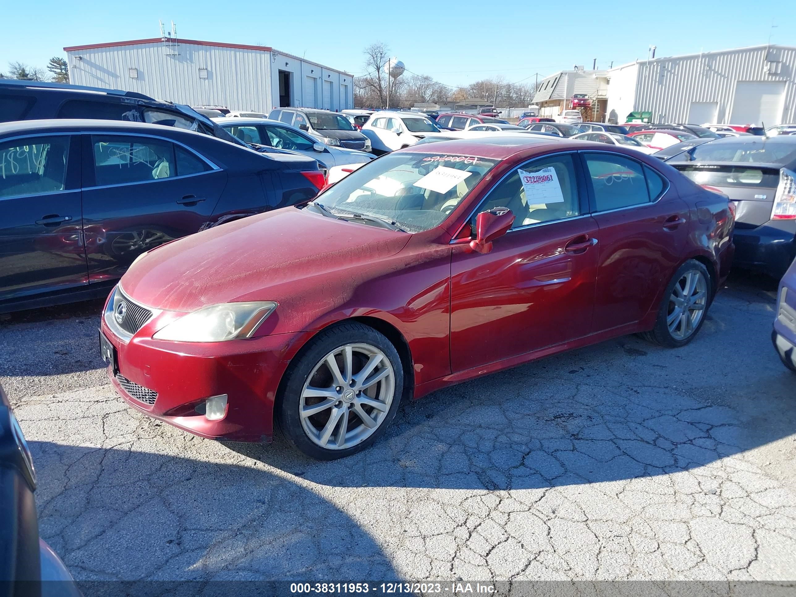 Photo 2 VIN: JTHBE262265003832 - LEXUS IS 