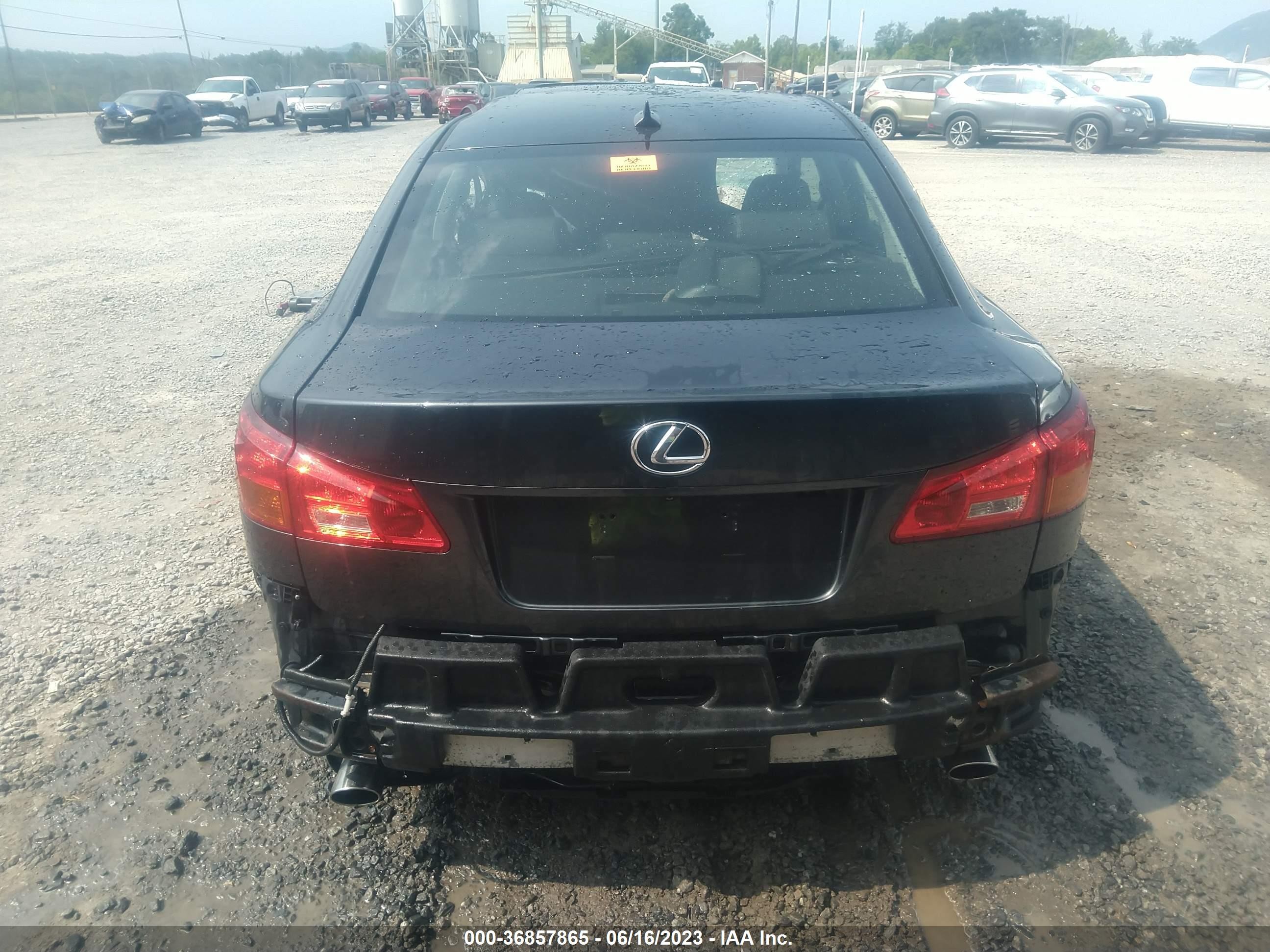 Photo 14 VIN: JTHBE262285020648 - LEXUS IS 