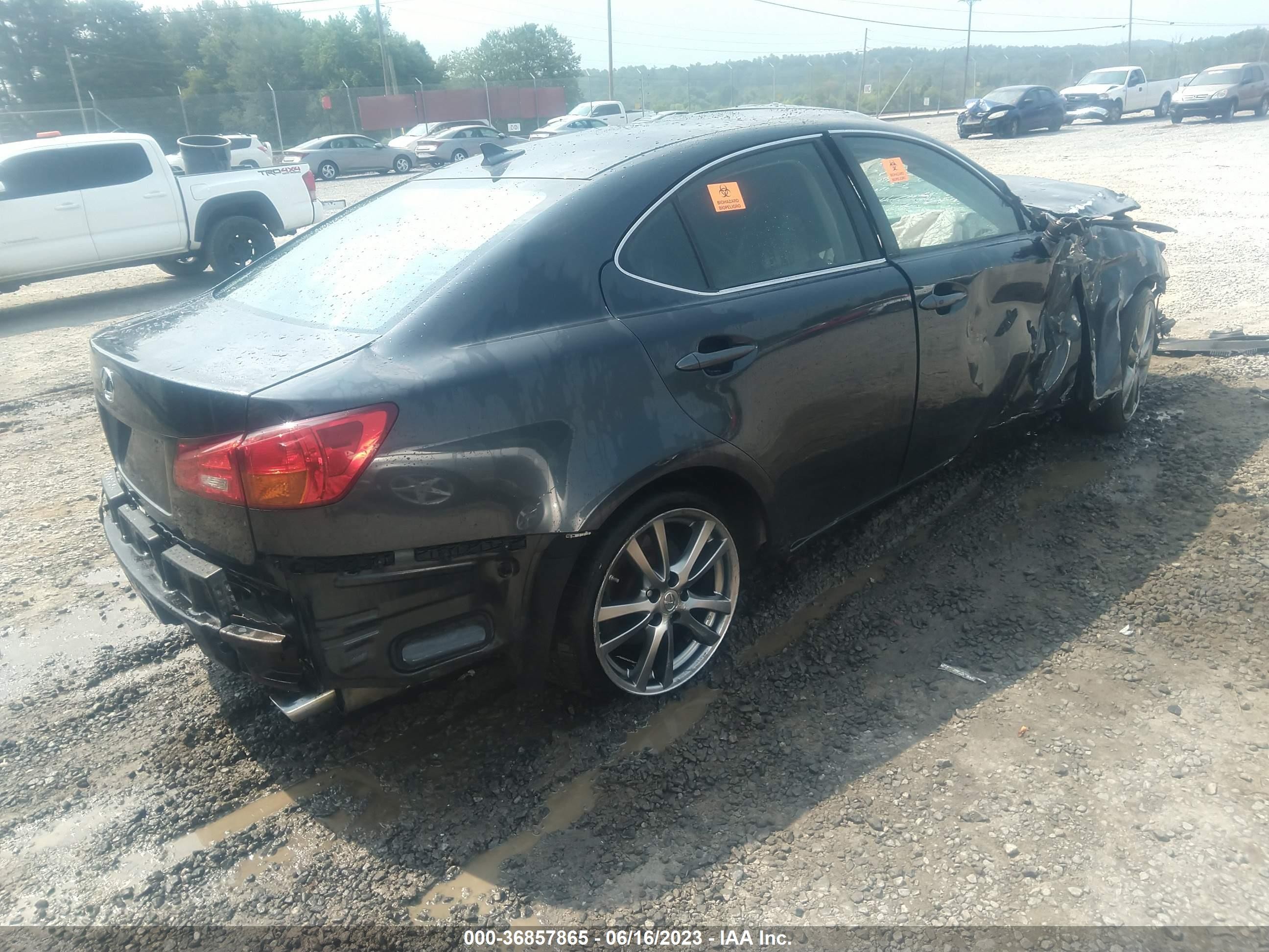 Photo 3 VIN: JTHBE262285020648 - LEXUS IS 