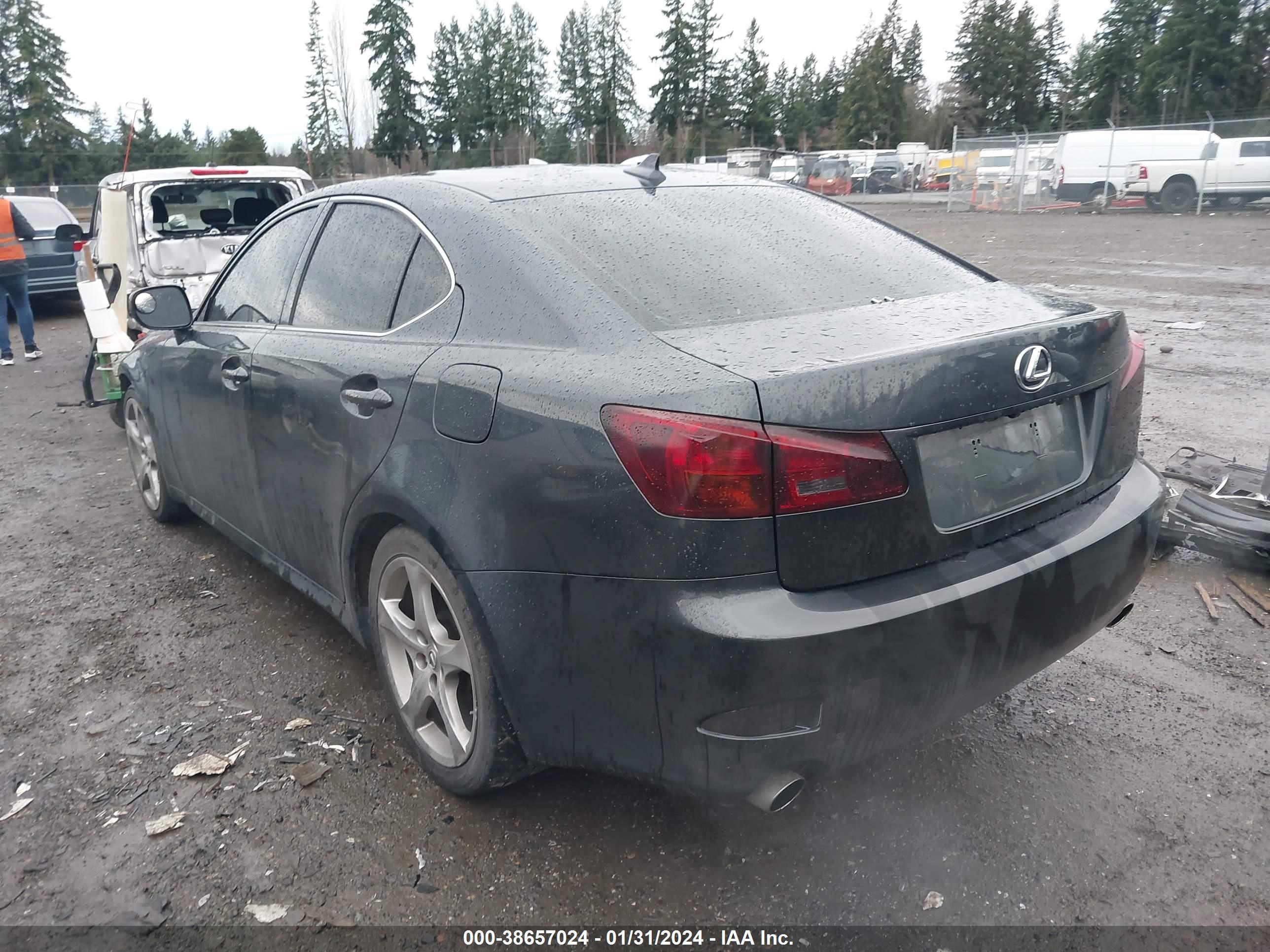 Photo 2 VIN: JTHBE262382014066 - LEXUS IS 