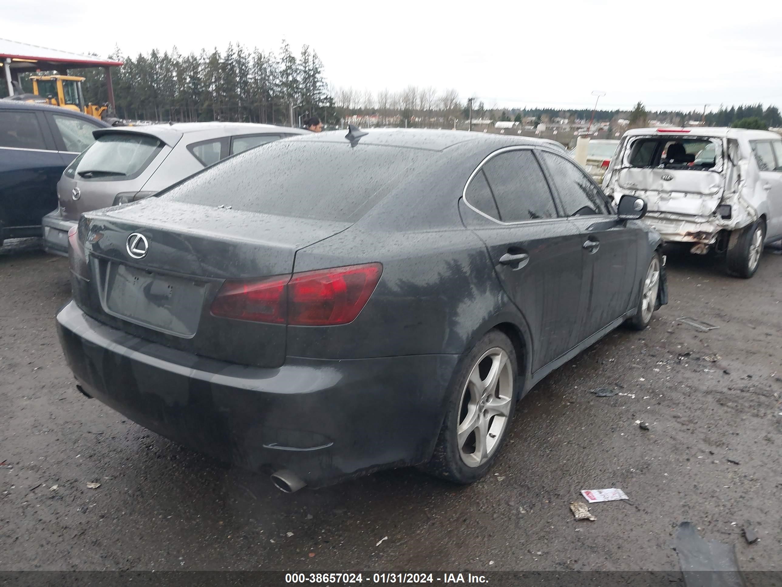 Photo 3 VIN: JTHBE262382014066 - LEXUS IS 