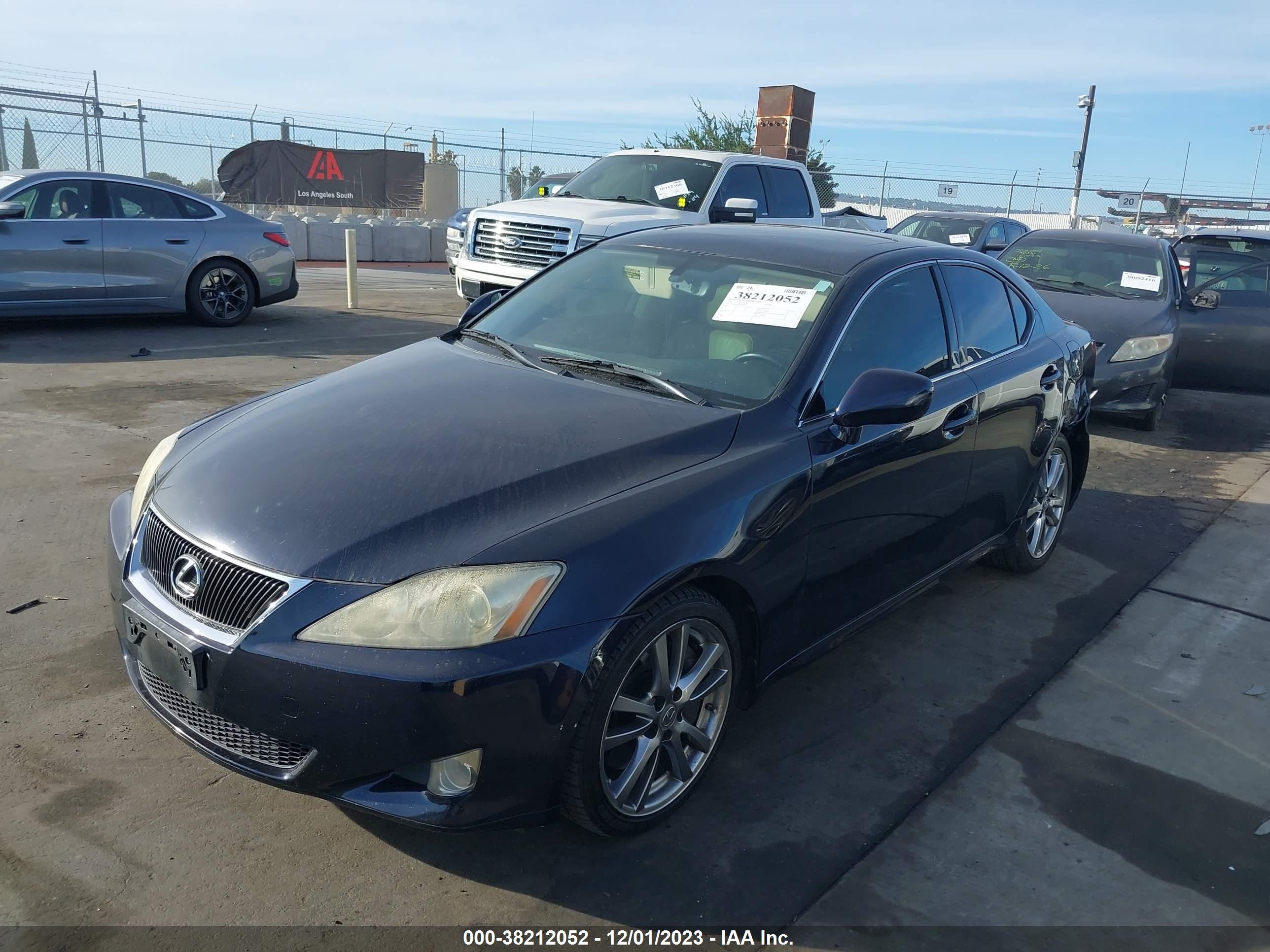 Photo 1 VIN: JTHBE262585019946 - LEXUS IS 