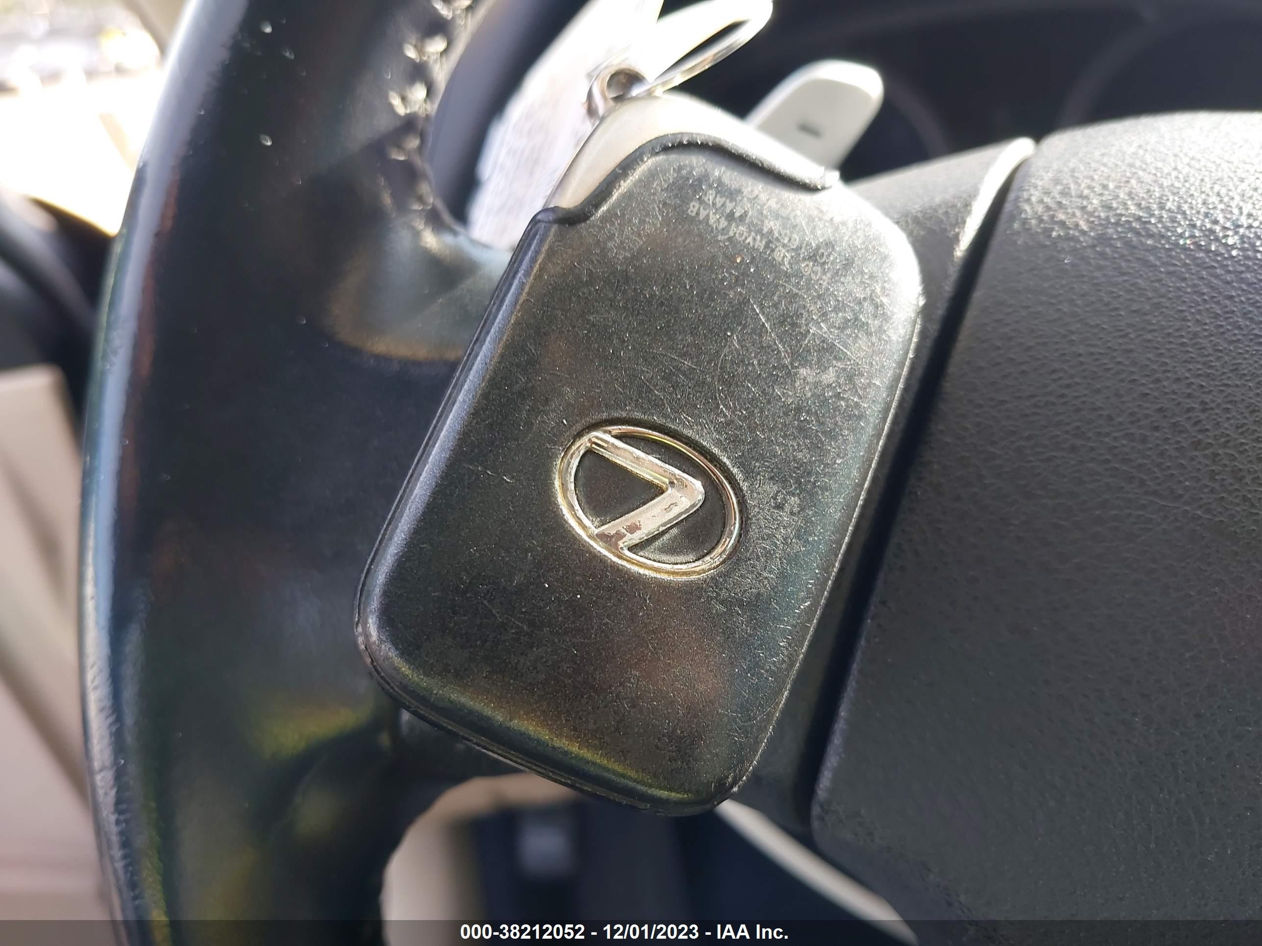 Photo 10 VIN: JTHBE262585019946 - LEXUS IS 