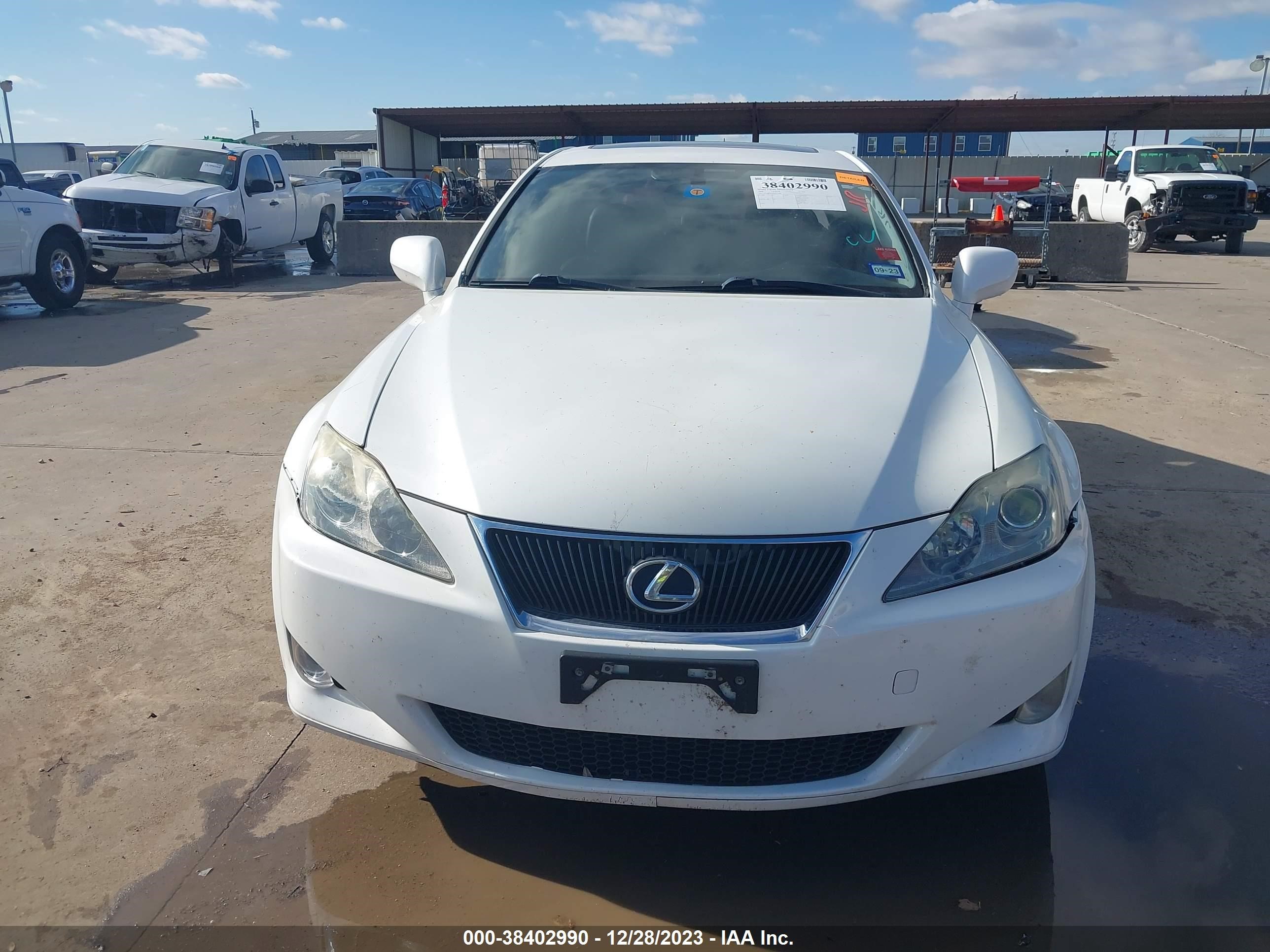 Photo 11 VIN: JTHBE262585021308 - LEXUS IS 