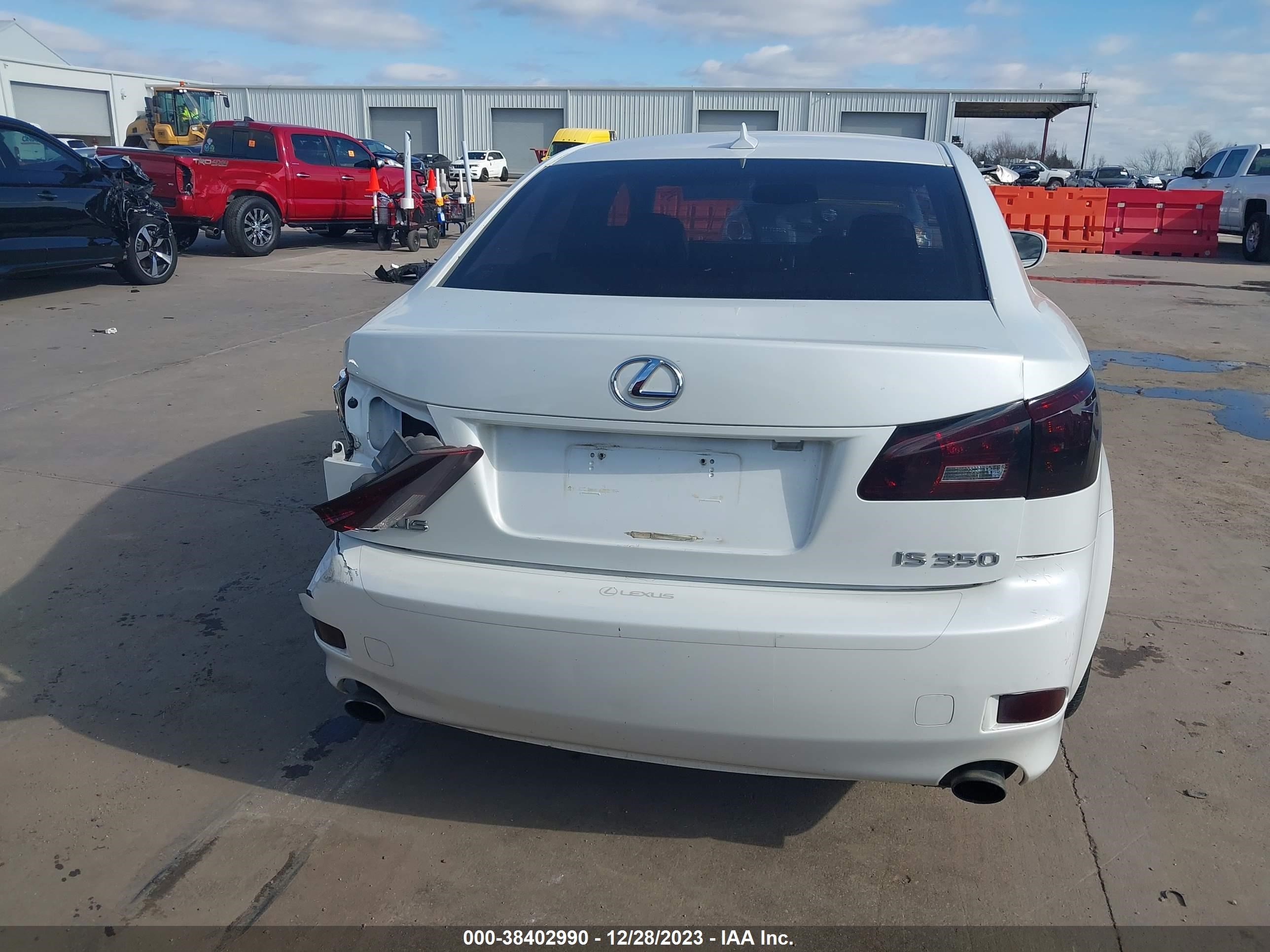 Photo 15 VIN: JTHBE262585021308 - LEXUS IS 