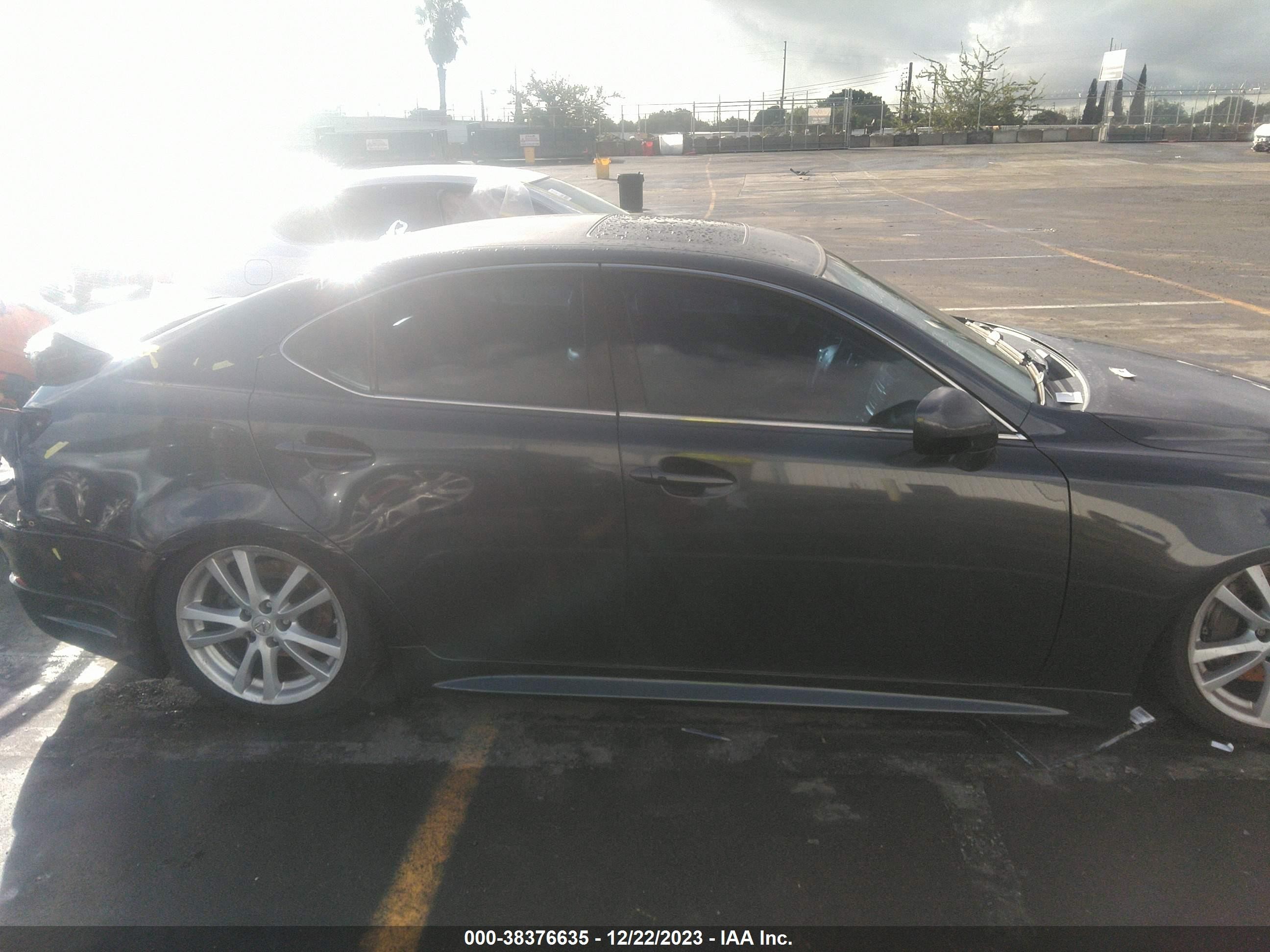 Photo 13 VIN: JTHBE262665010427 - LEXUS IS 