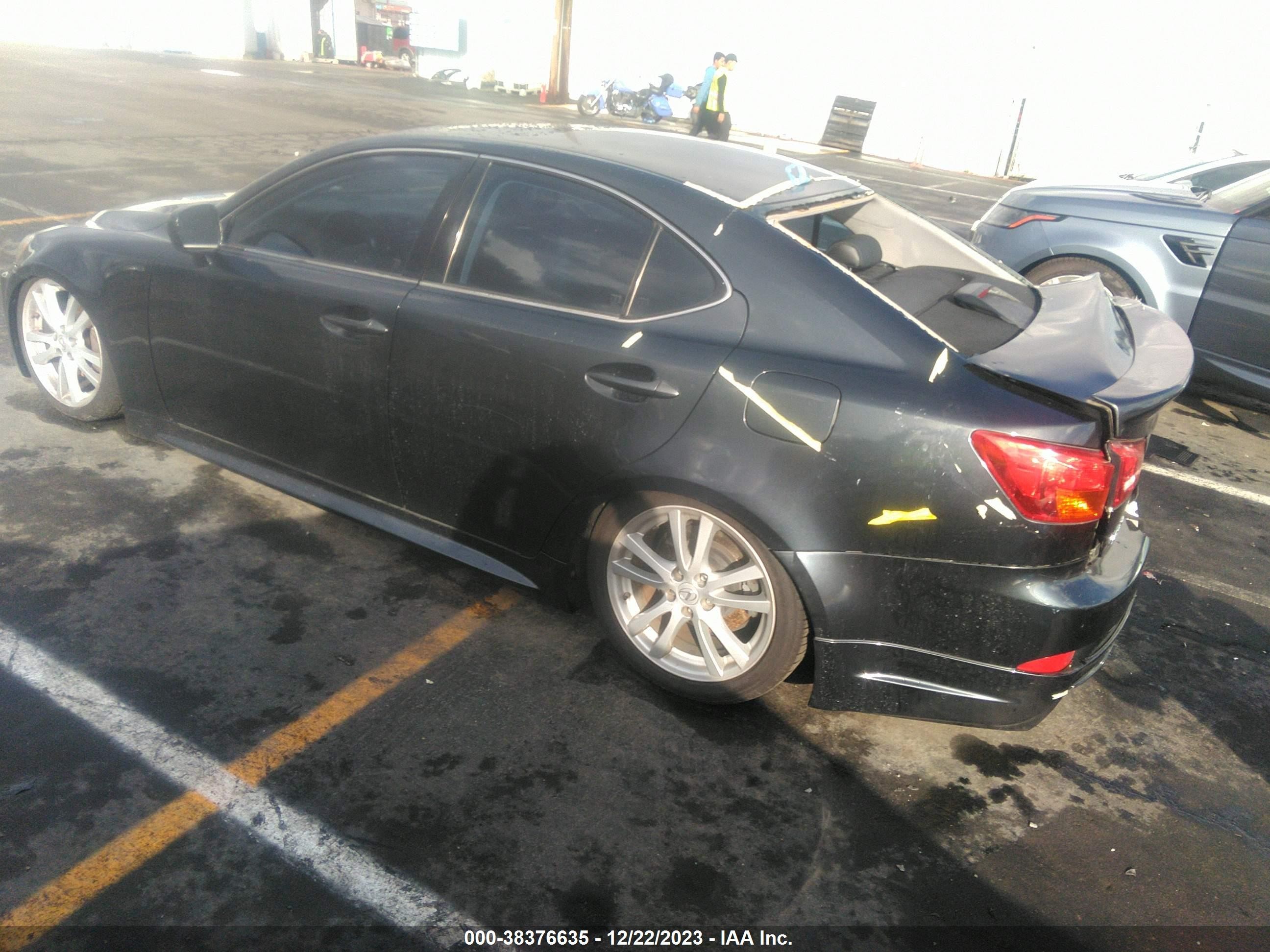 Photo 2 VIN: JTHBE262665010427 - LEXUS IS 