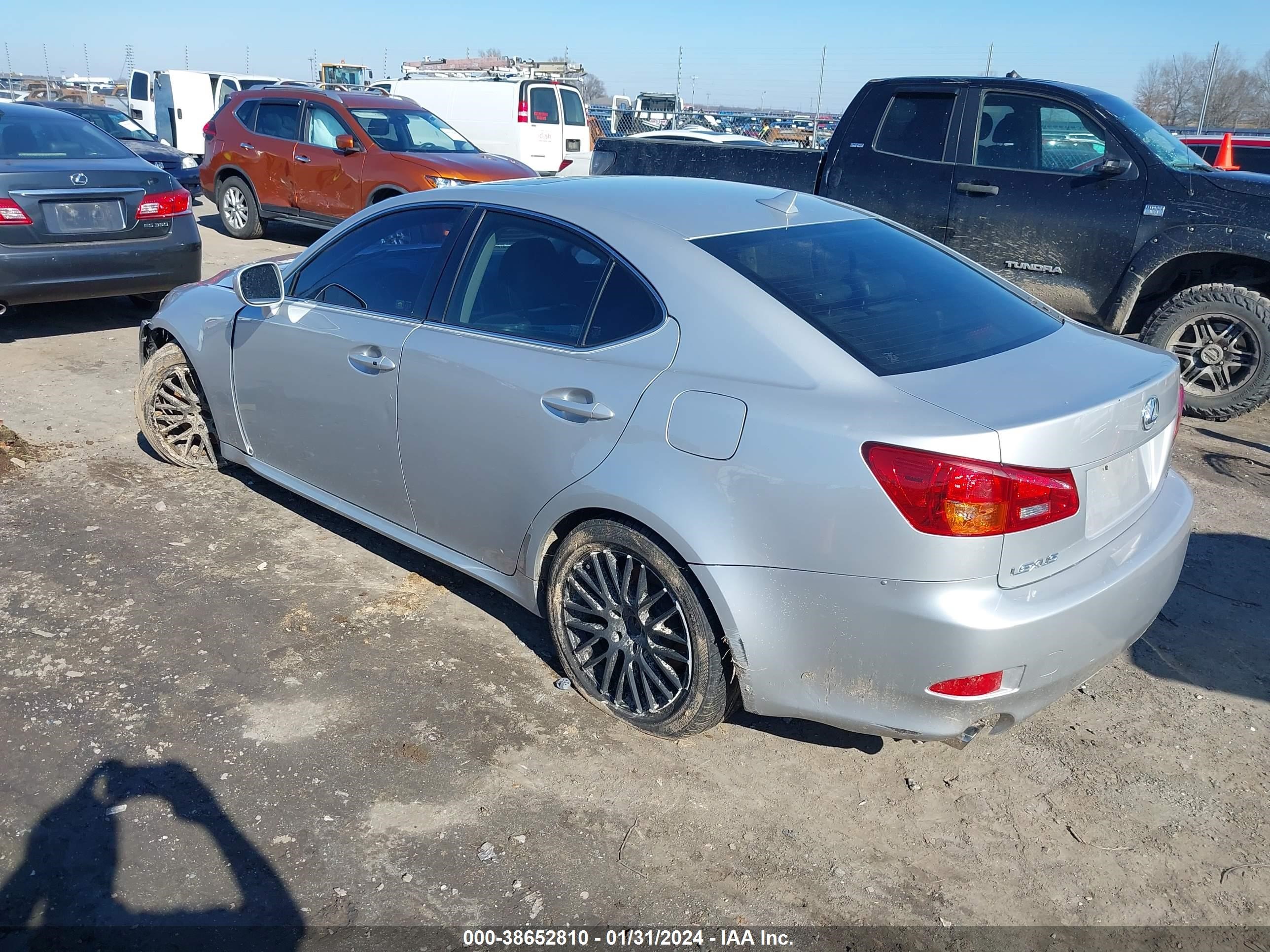 Photo 2 VIN: JTHBE262685018496 - LEXUS IS 