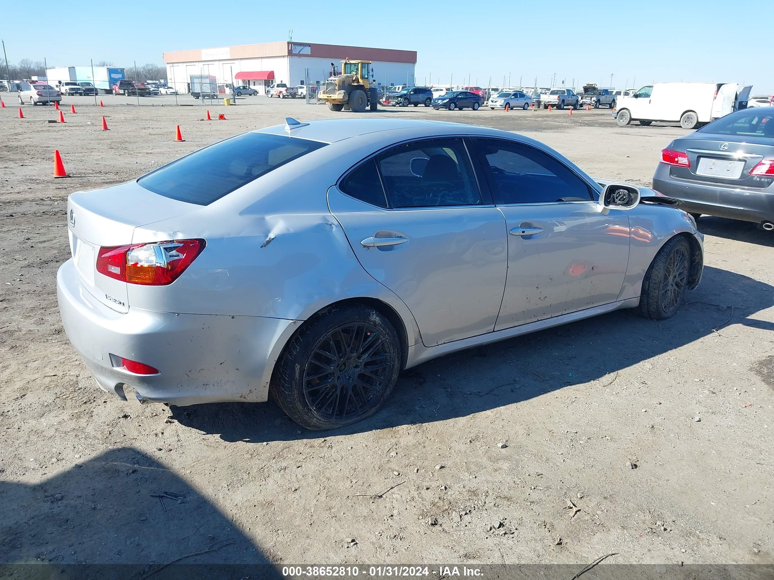 Photo 3 VIN: JTHBE262685018496 - LEXUS IS 