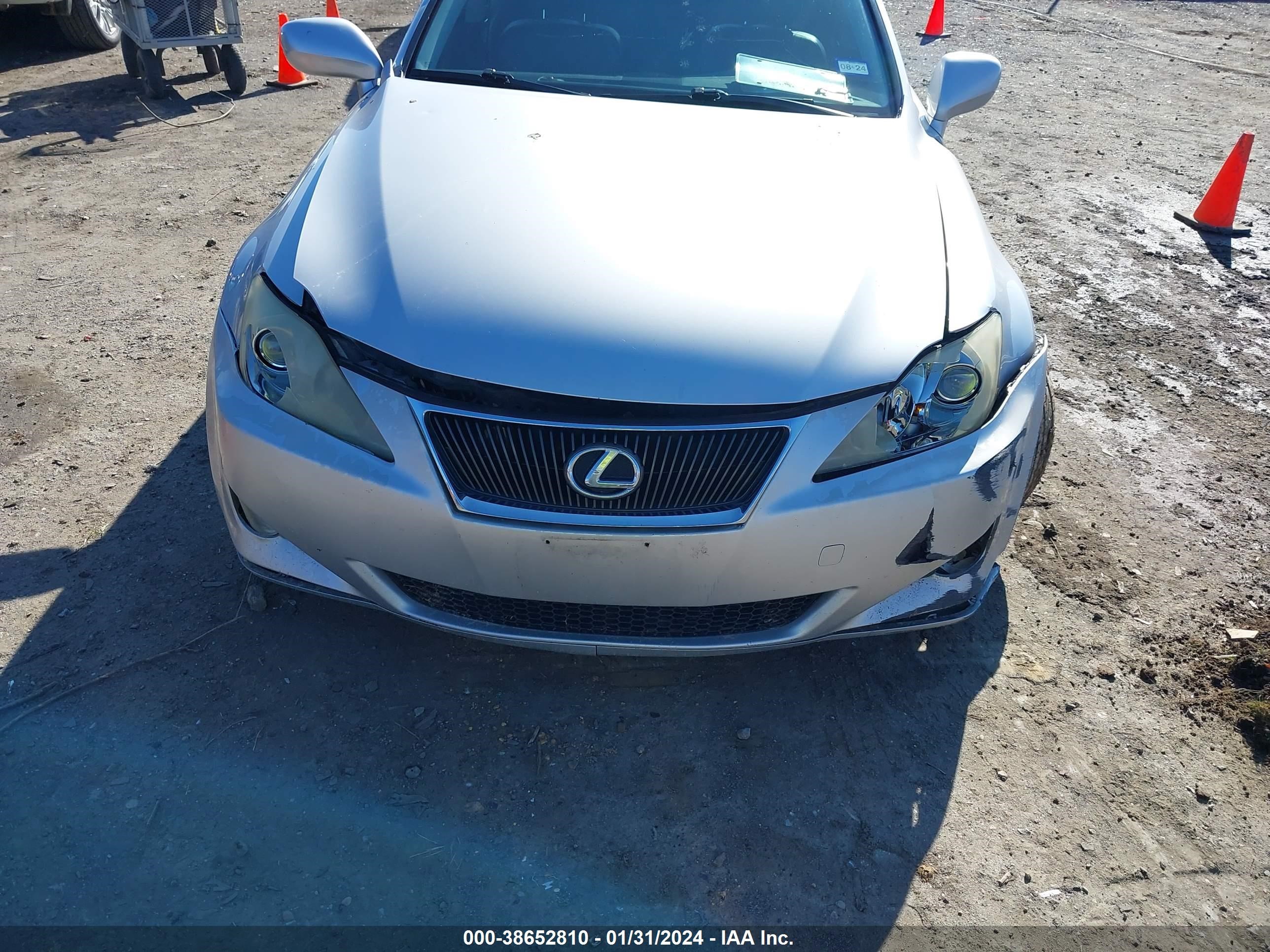 Photo 5 VIN: JTHBE262685018496 - LEXUS IS 