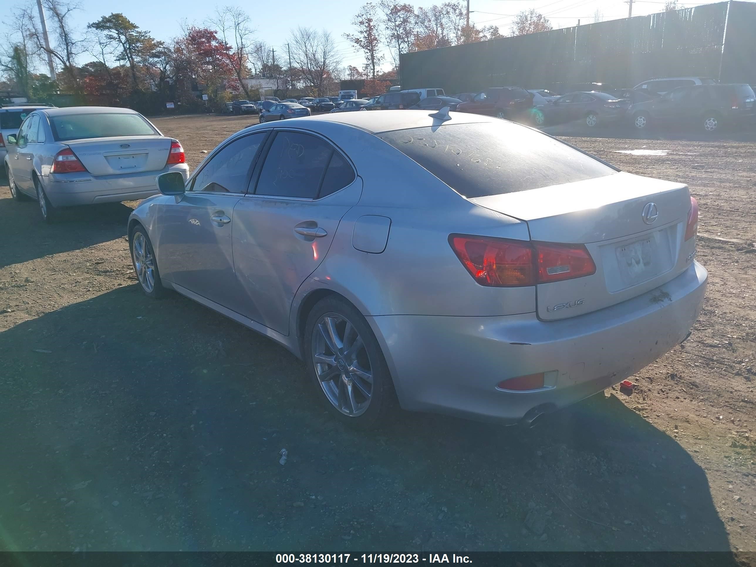 Photo 2 VIN: JTHBE262775013449 - LEXUS IS 