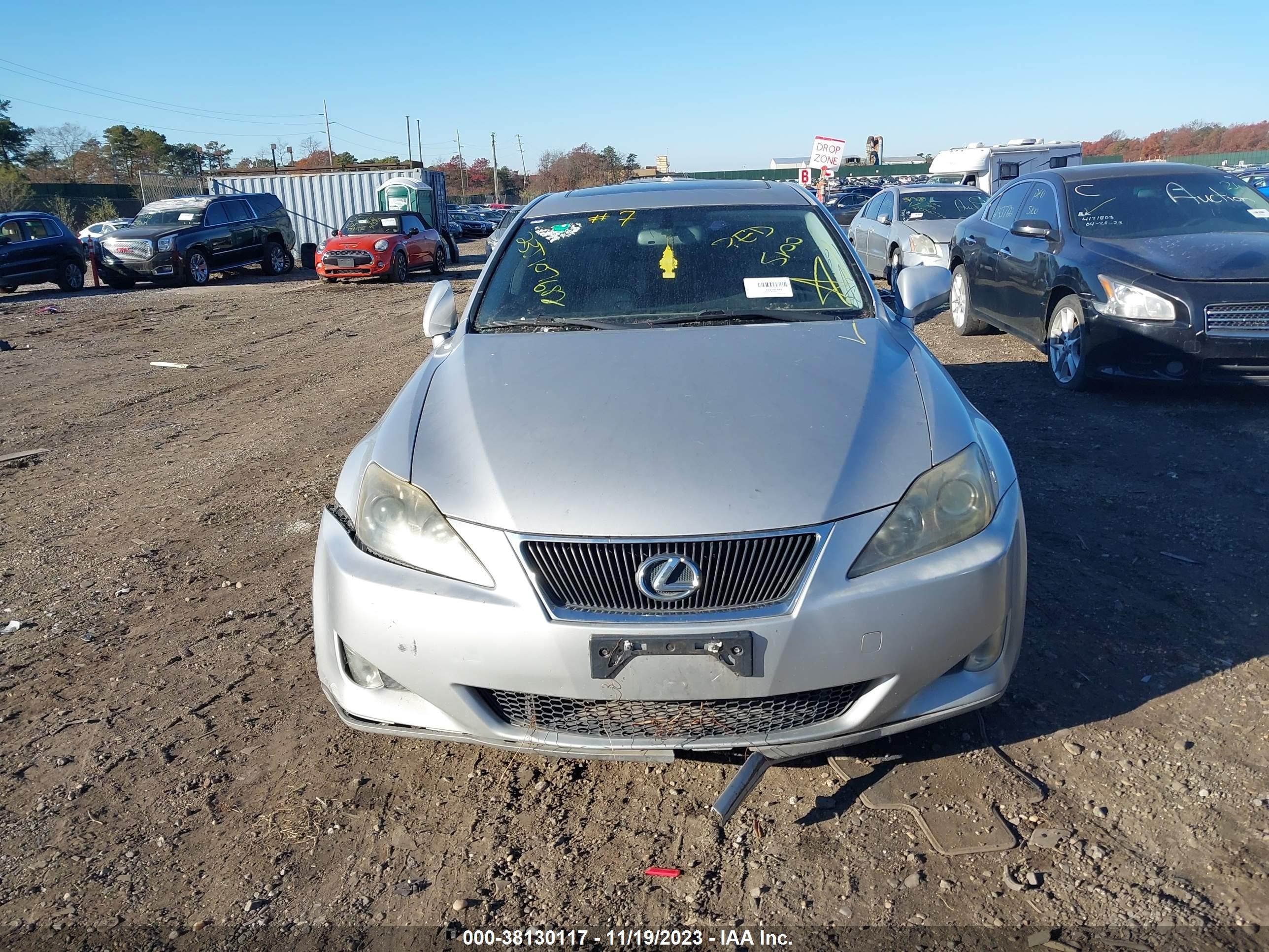 Photo 5 VIN: JTHBE262775013449 - LEXUS IS 