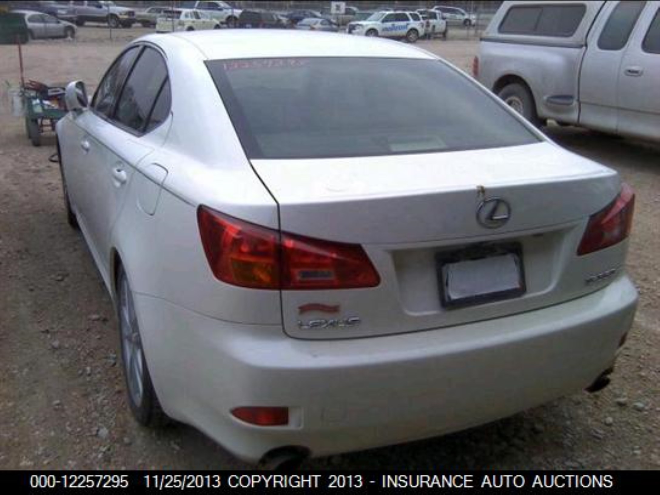 Photo 2 VIN: JTHBE262965011751 - LEXUS IS 