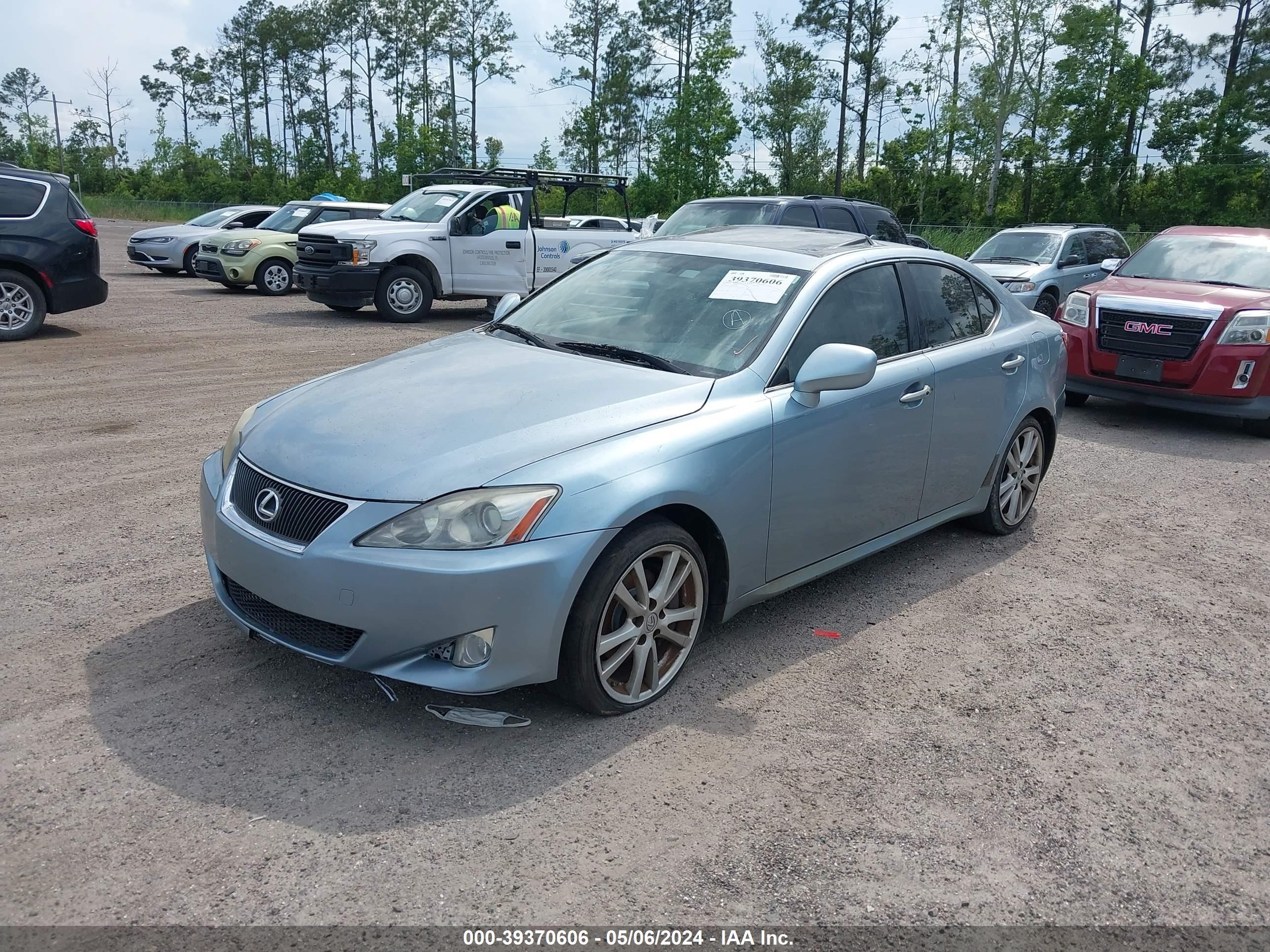 Photo 3 VIN: JTHBE262975013484 - LEXUS IS 