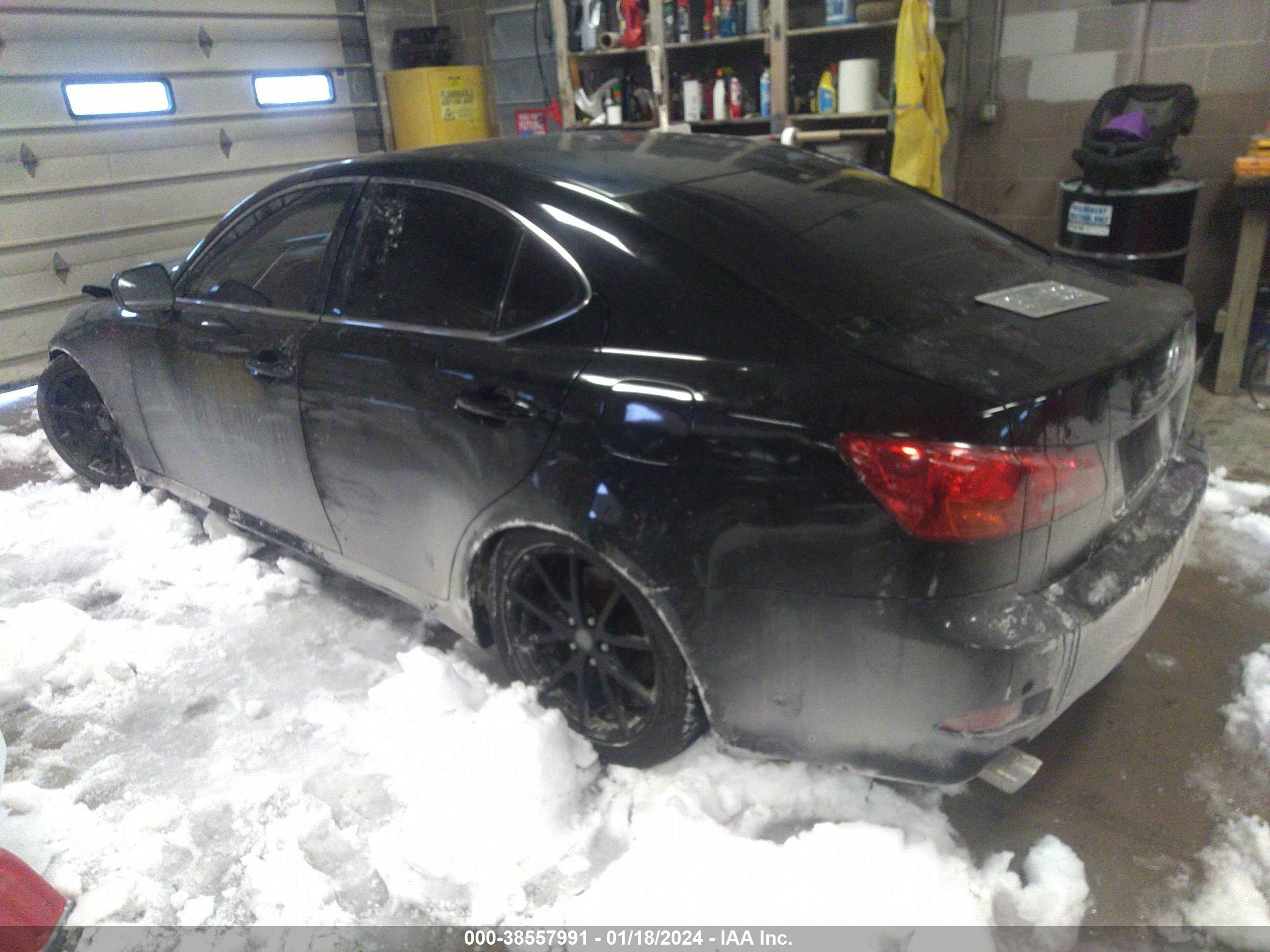 Photo 2 VIN: JTHBE262X65001472 - LEXUS IS 