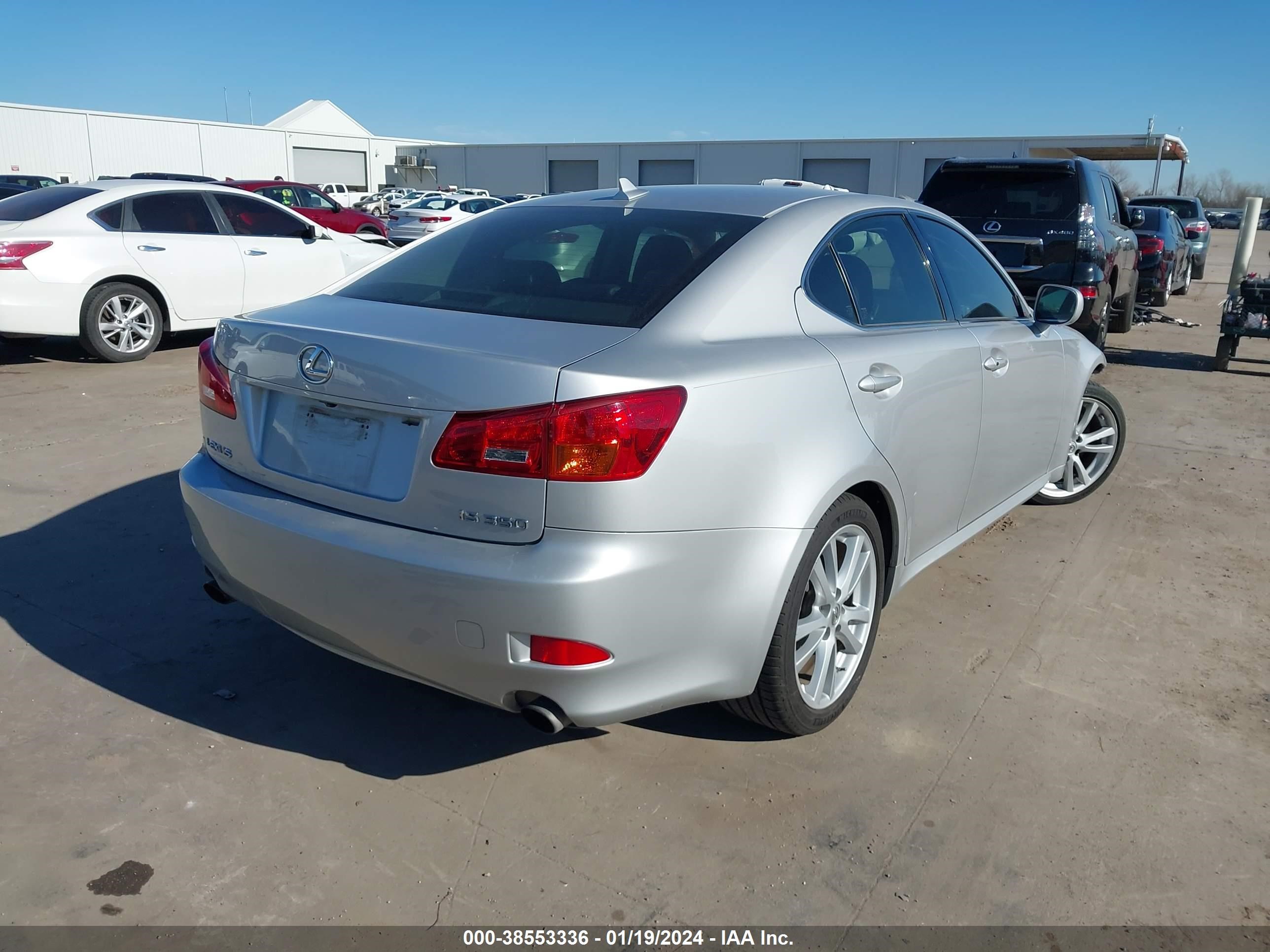 Photo 3 VIN: JTHBE262X75016572 - LEXUS IS 