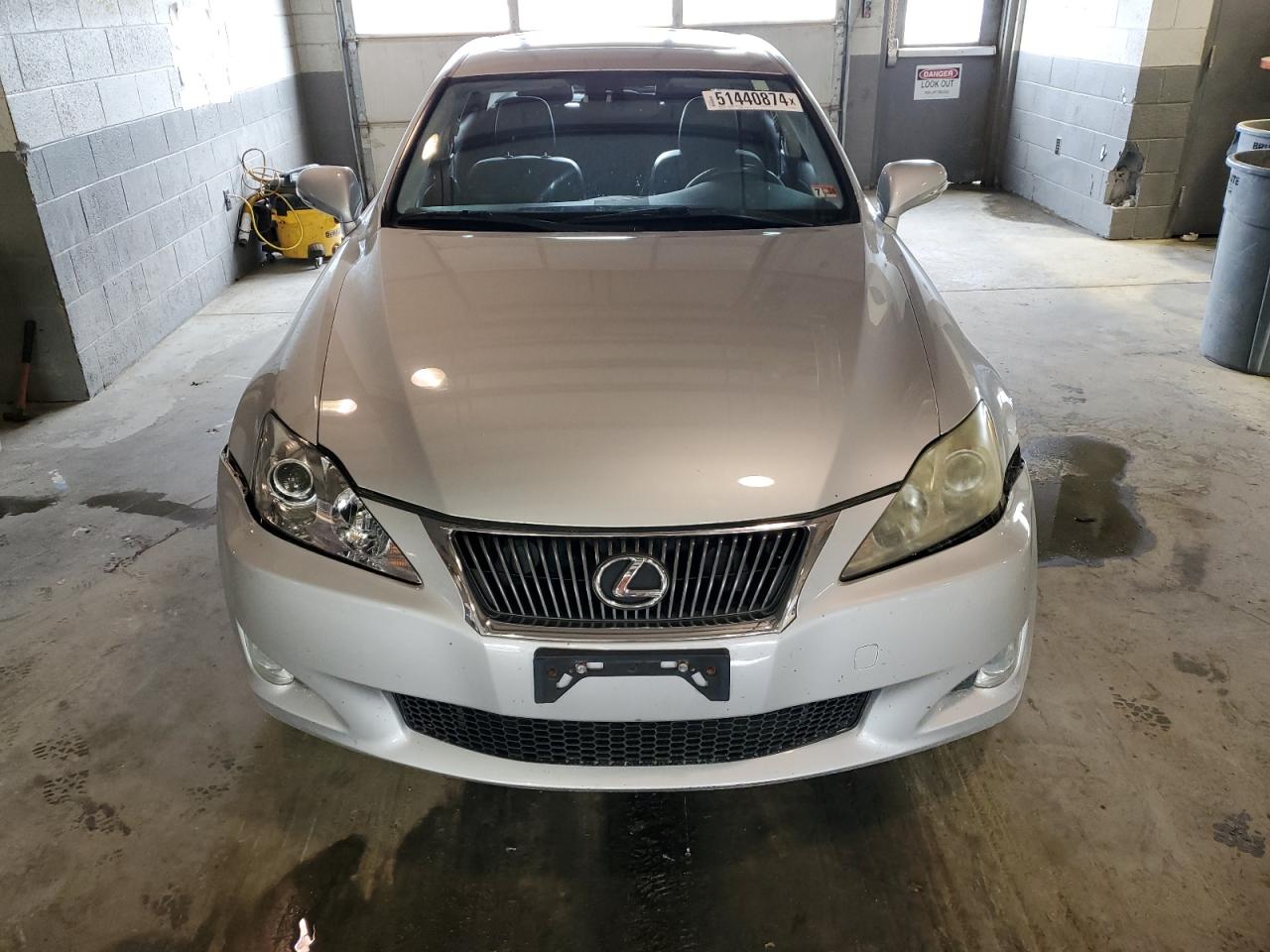 Photo 4 VIN: JTHBE5C25A5024995 - LEXUS IS 